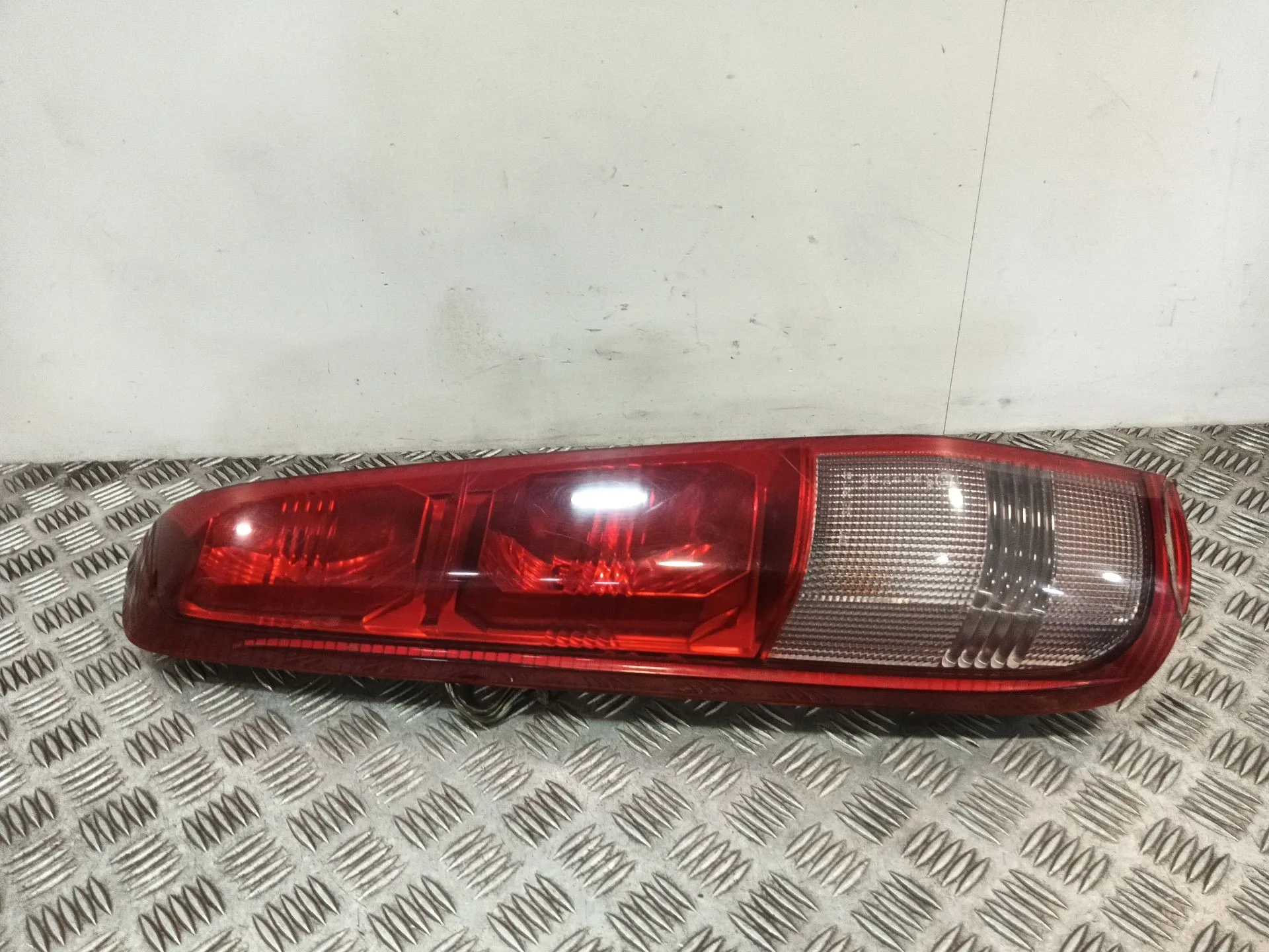 Piloto Trasero Izquierdo para Nissan X-Trail I (T30)