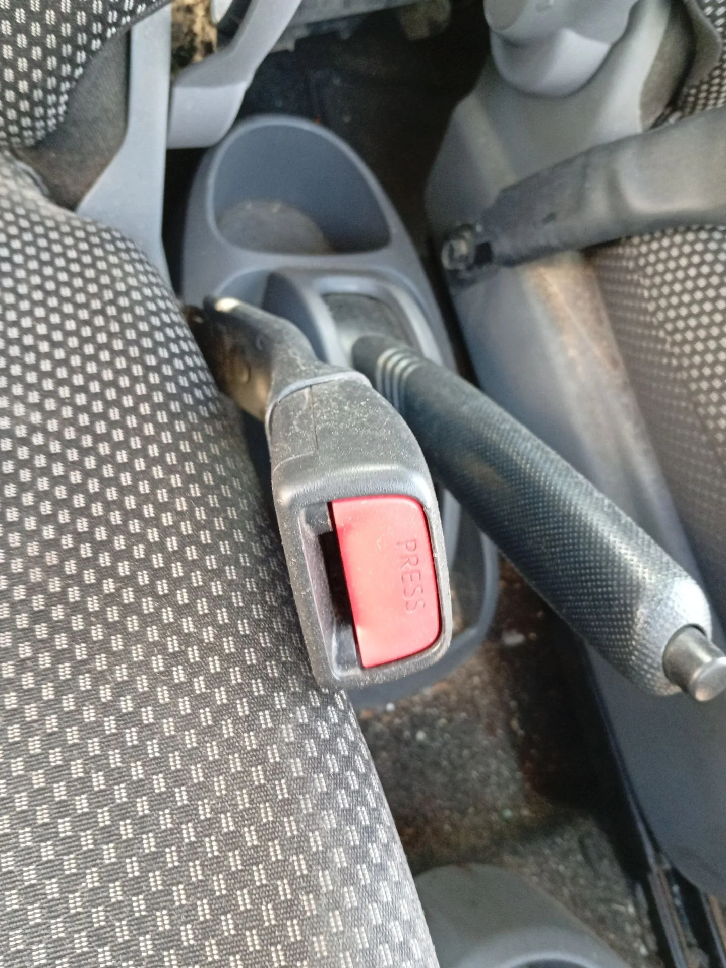 Enganche Cinturon Delantero Derecho para Toyota Aygo (_B1_)