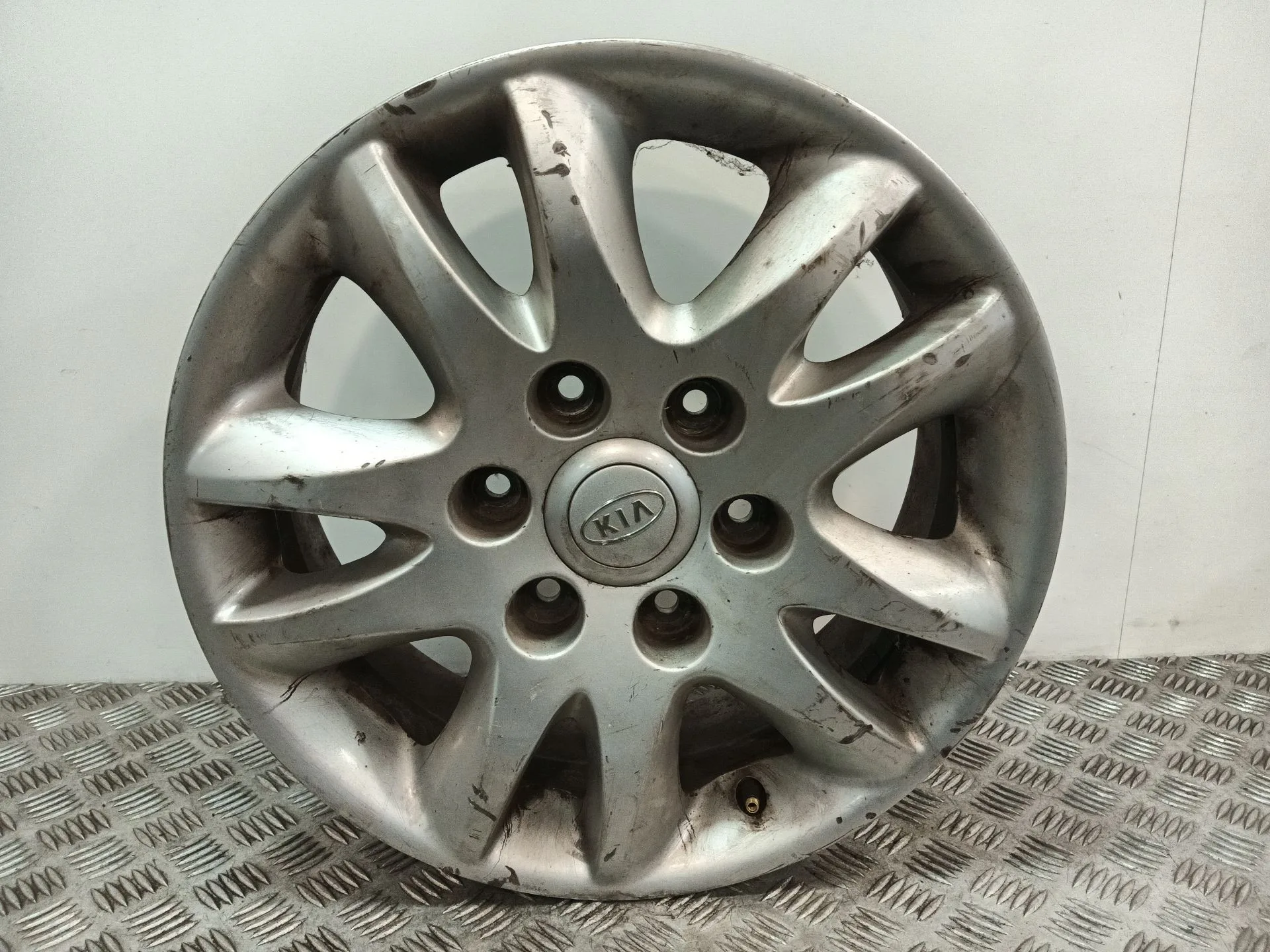 Llanta para Kia Carnival