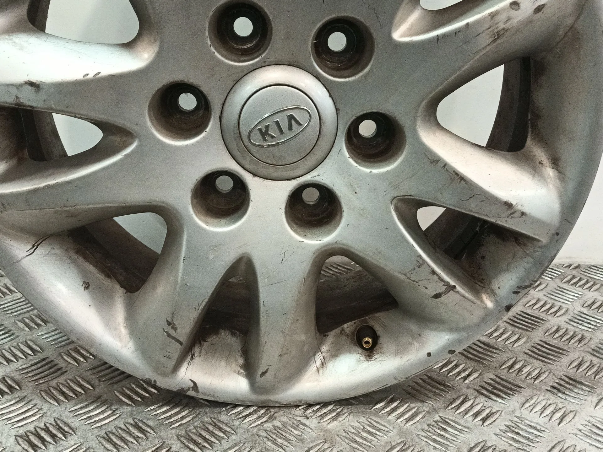 Llanta para Kia Carnival