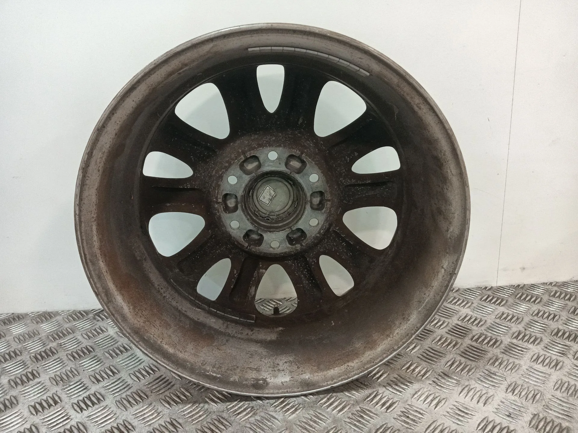 Llanta para Kia Carnival