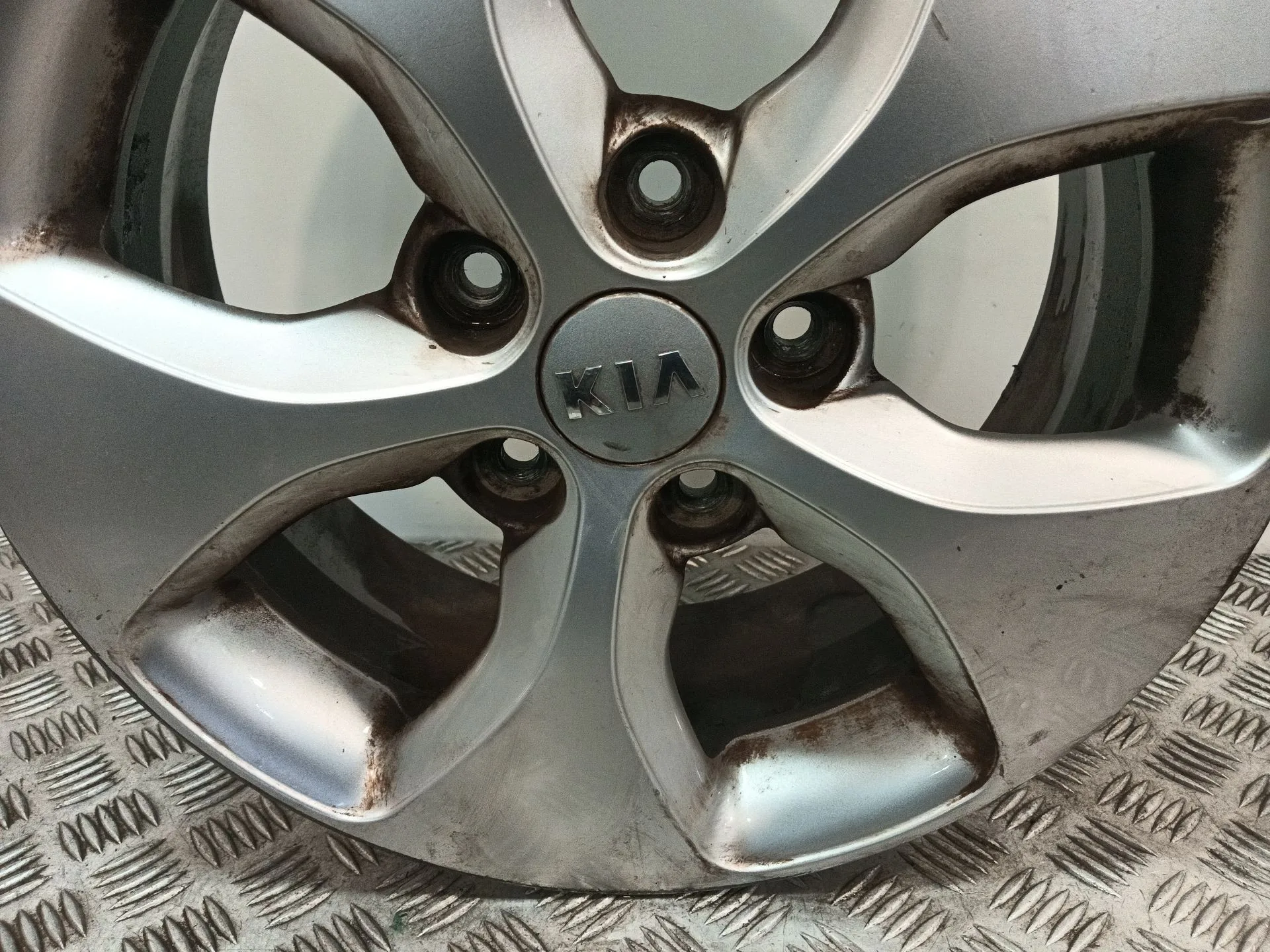 Llanta para Kia Carens Iv