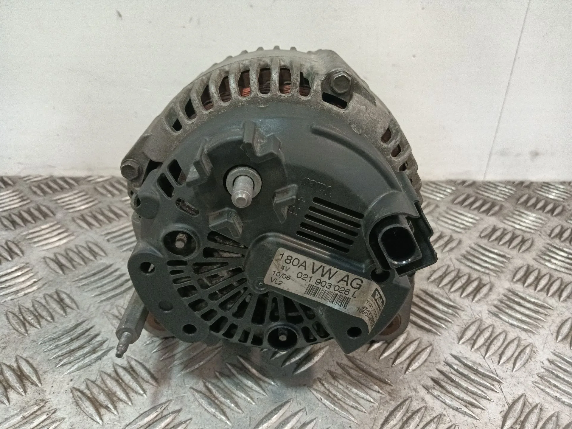 Alternador para Volkswagen Passat B6 (3C2)