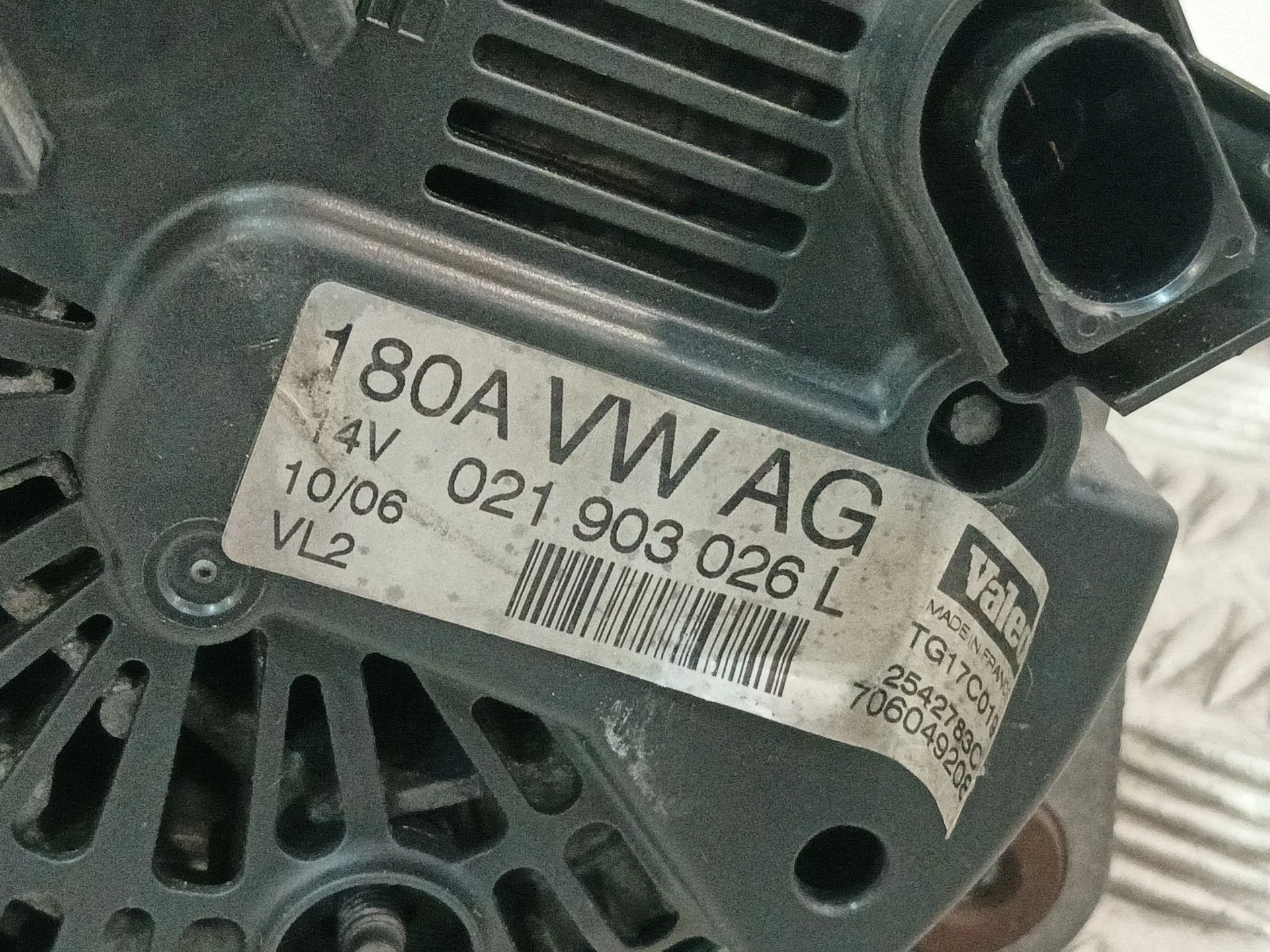 Alternador para Volkswagen Passat B6 (3C2)