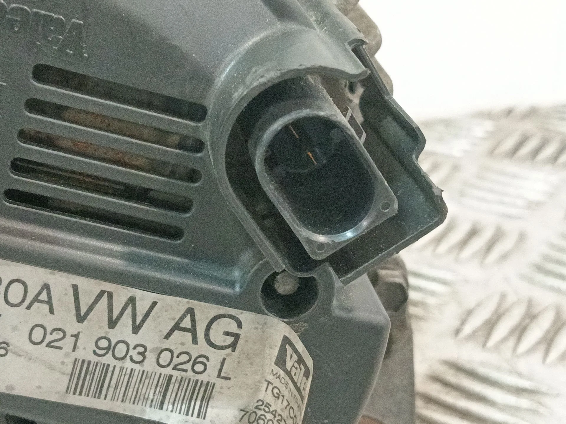 Alternador para Volkswagen Passat B6 (3C2)