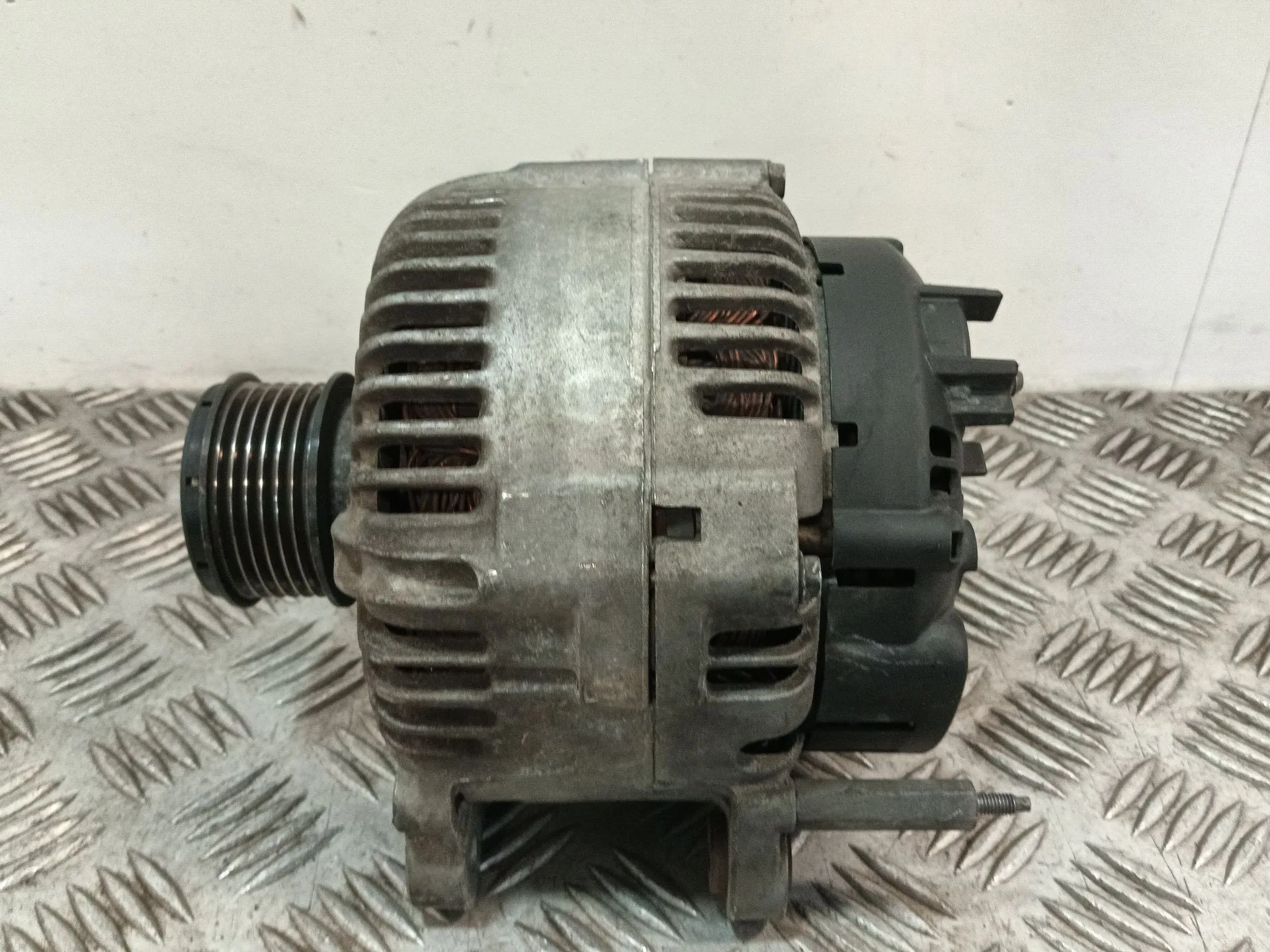 Alternador para Volkswagen Passat B6 (3C2)