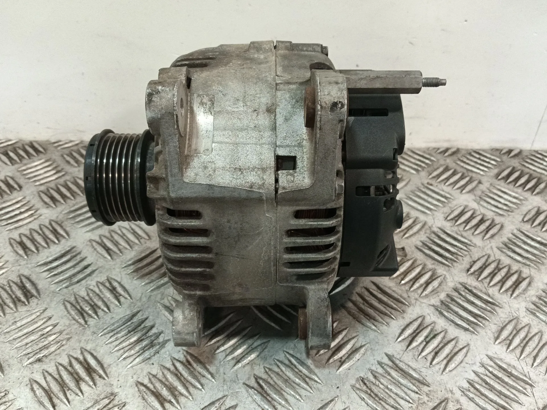 Alternador para Volkswagen Passat B6 (3C2)