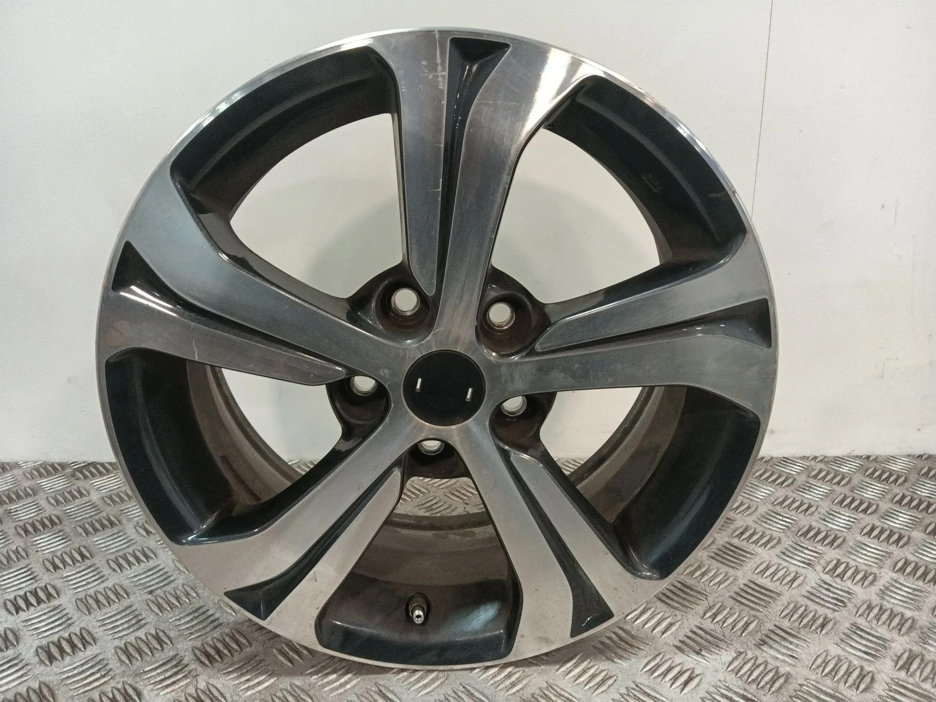 Llanta para Nissan Pulsar Hatchback (C13)