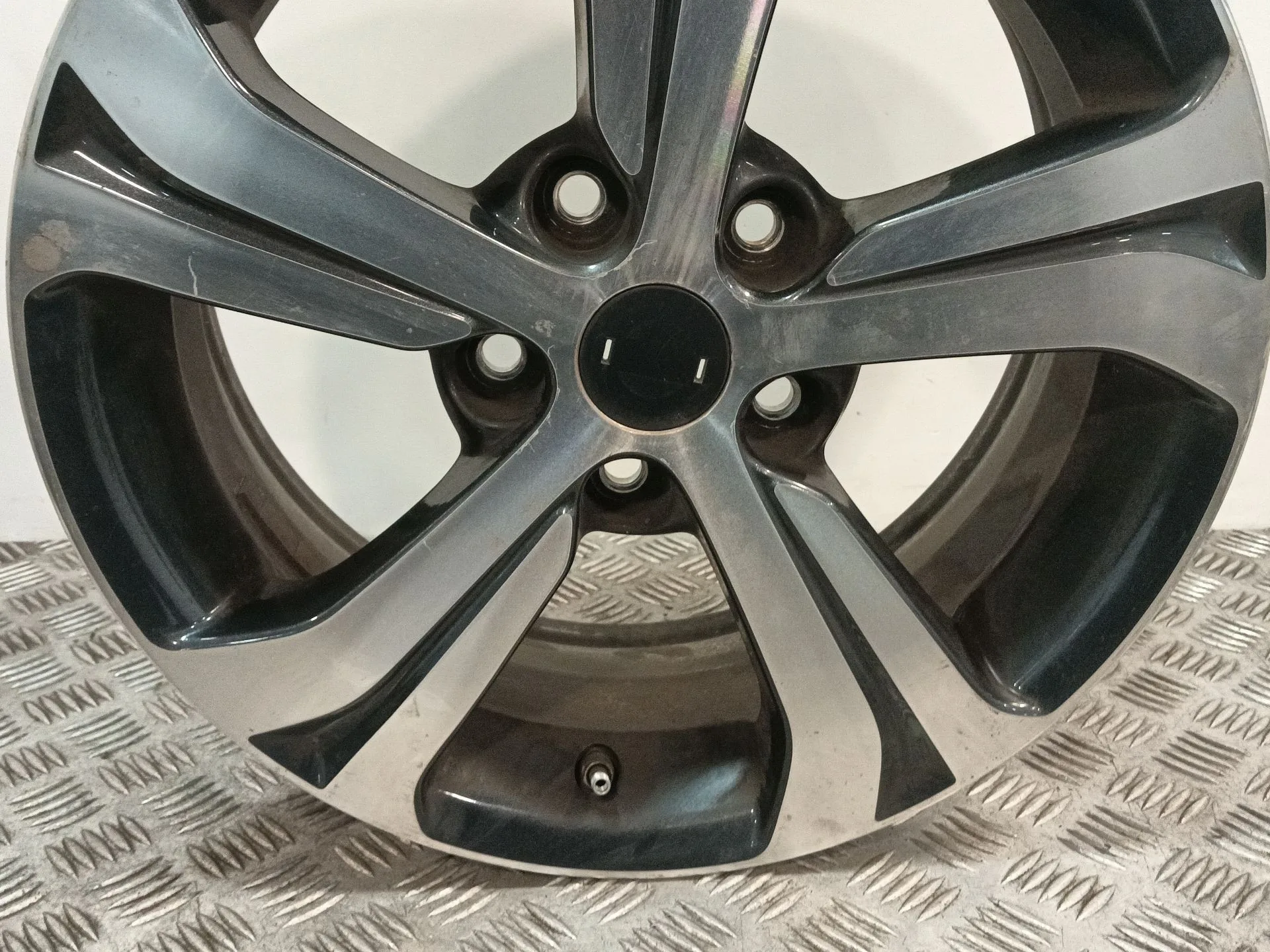 Llanta para Nissan Pulsar Hatchback (C13)