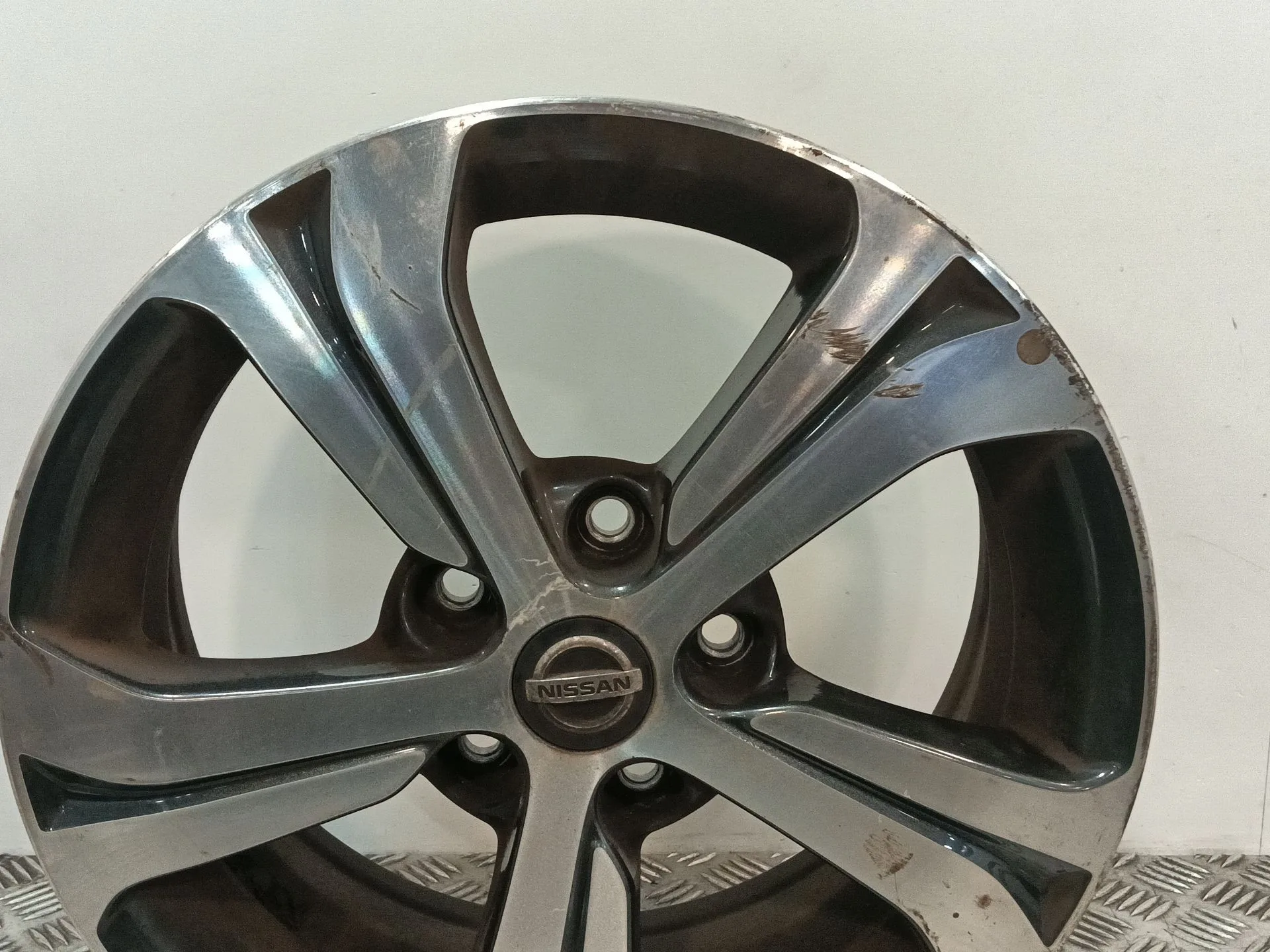 Llanta para Nissan Pulsar Hatchback (C13)