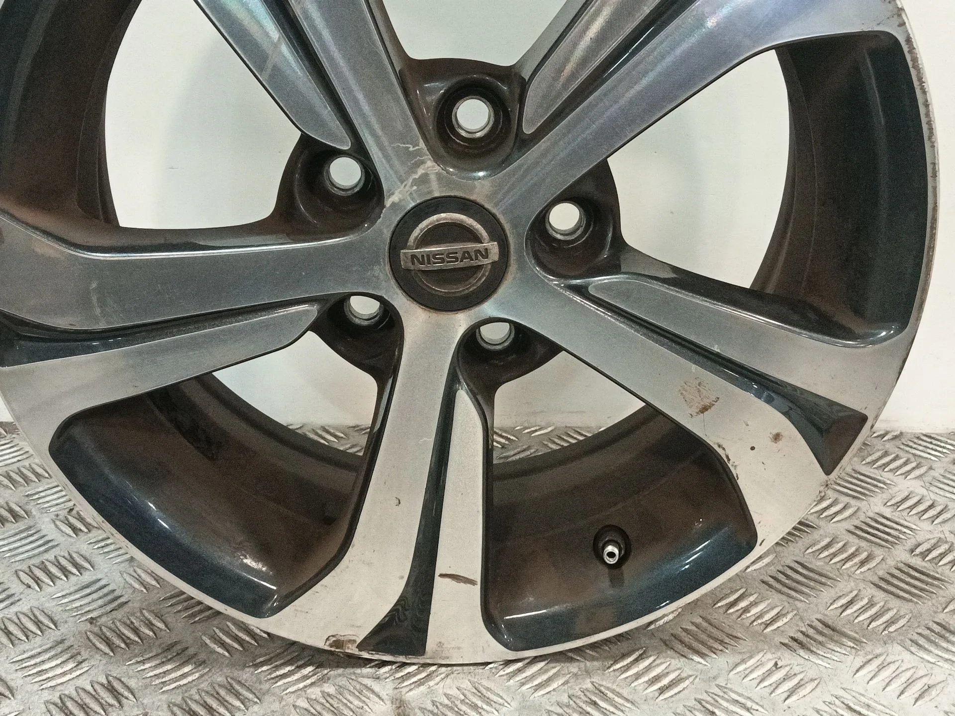 Llanta para Nissan Pulsar Hatchback (C13)