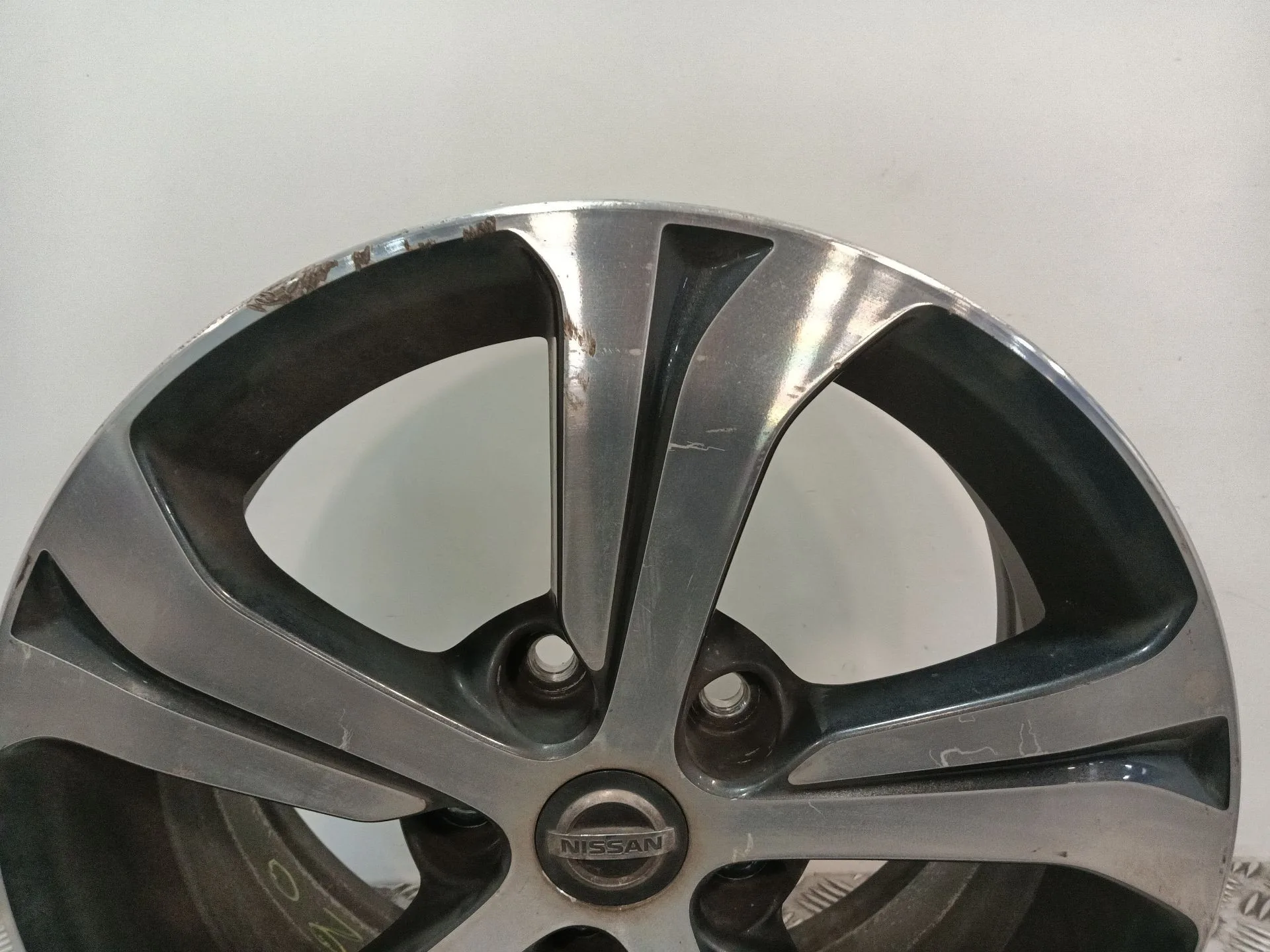 Llanta para Nissan Pulsar Hatchback (C13)