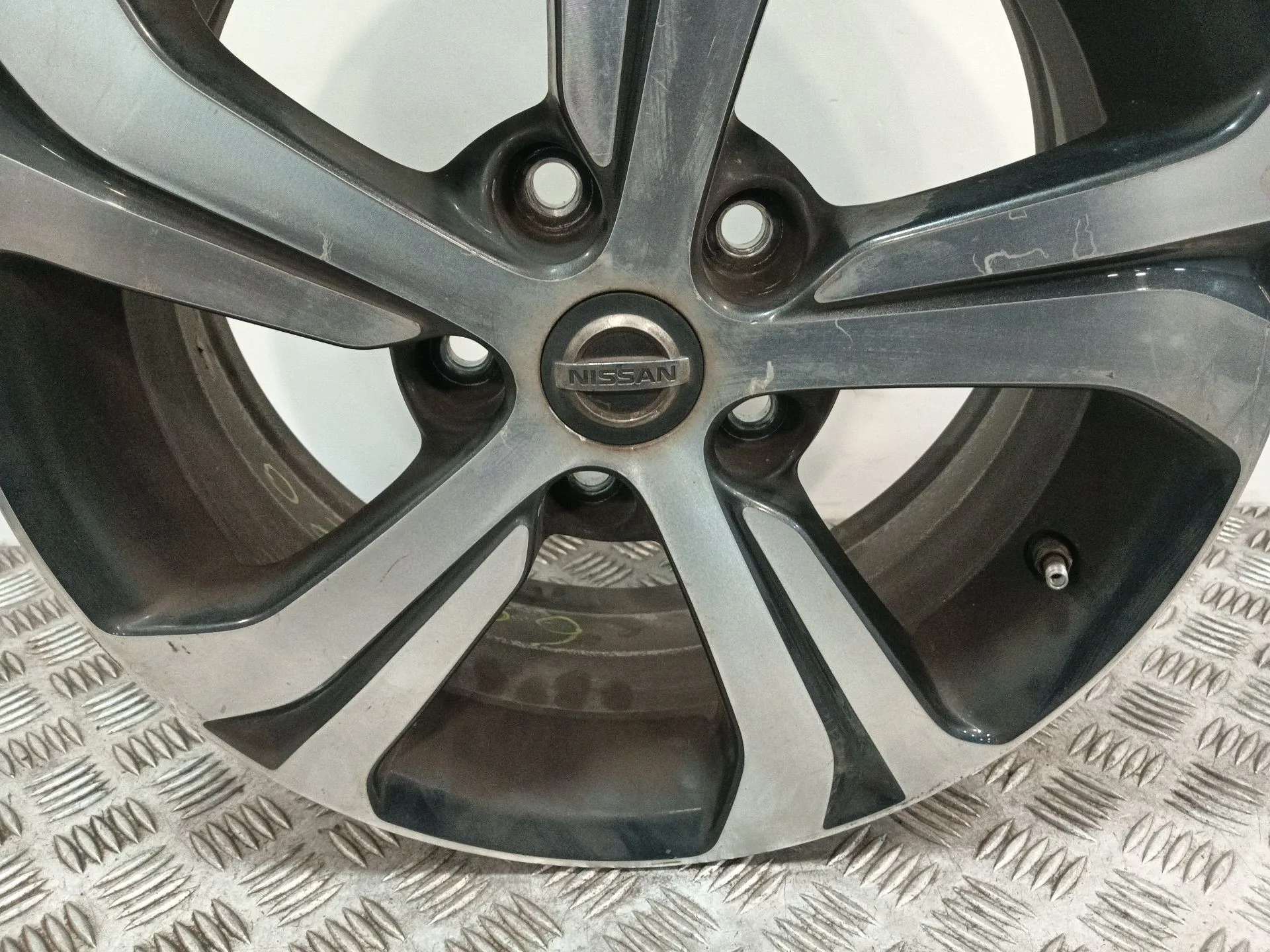 Llanta para Nissan Pulsar Hatchback (C13)