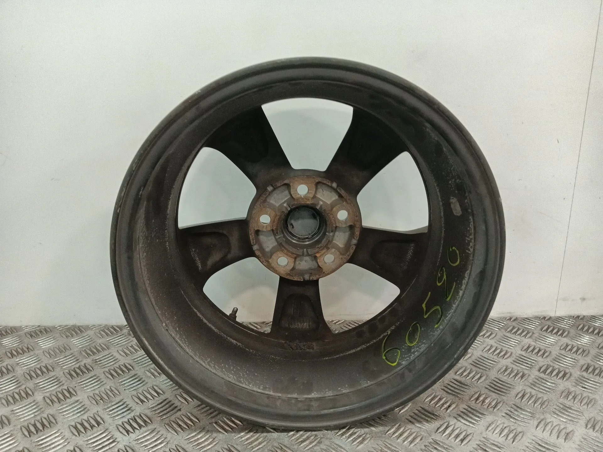 Llanta para Nissan Pulsar Hatchback (C13)