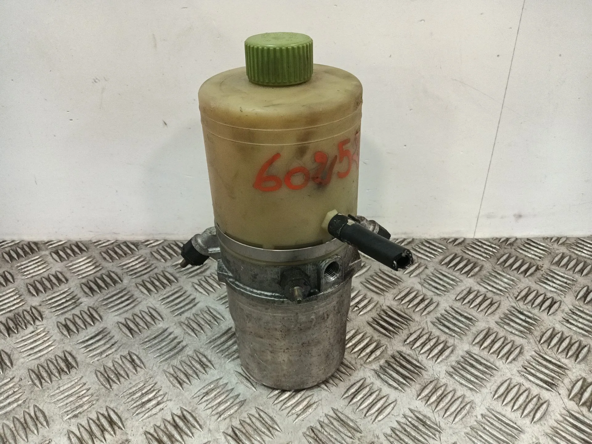 Bomba Direccion para Seat Ibiza Iii (6L1)