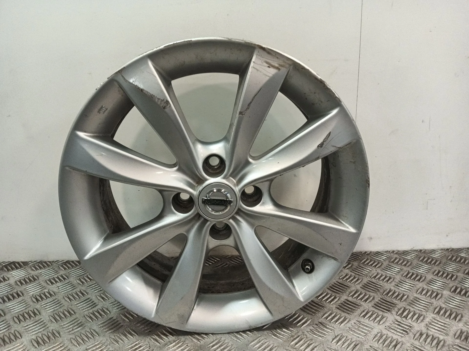 Llanta para Nissan Note (E12)