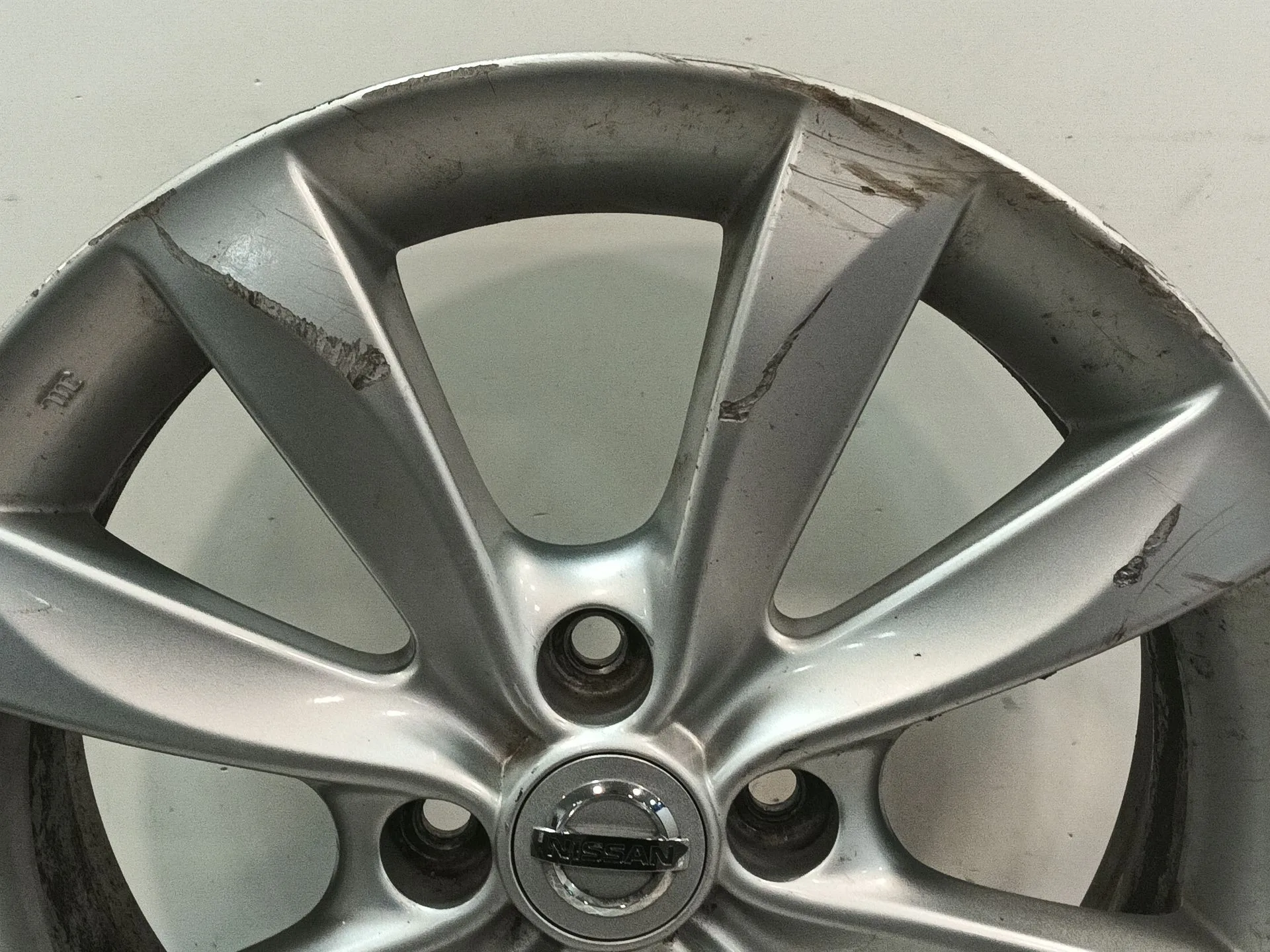 Llanta para Nissan Note (E12)