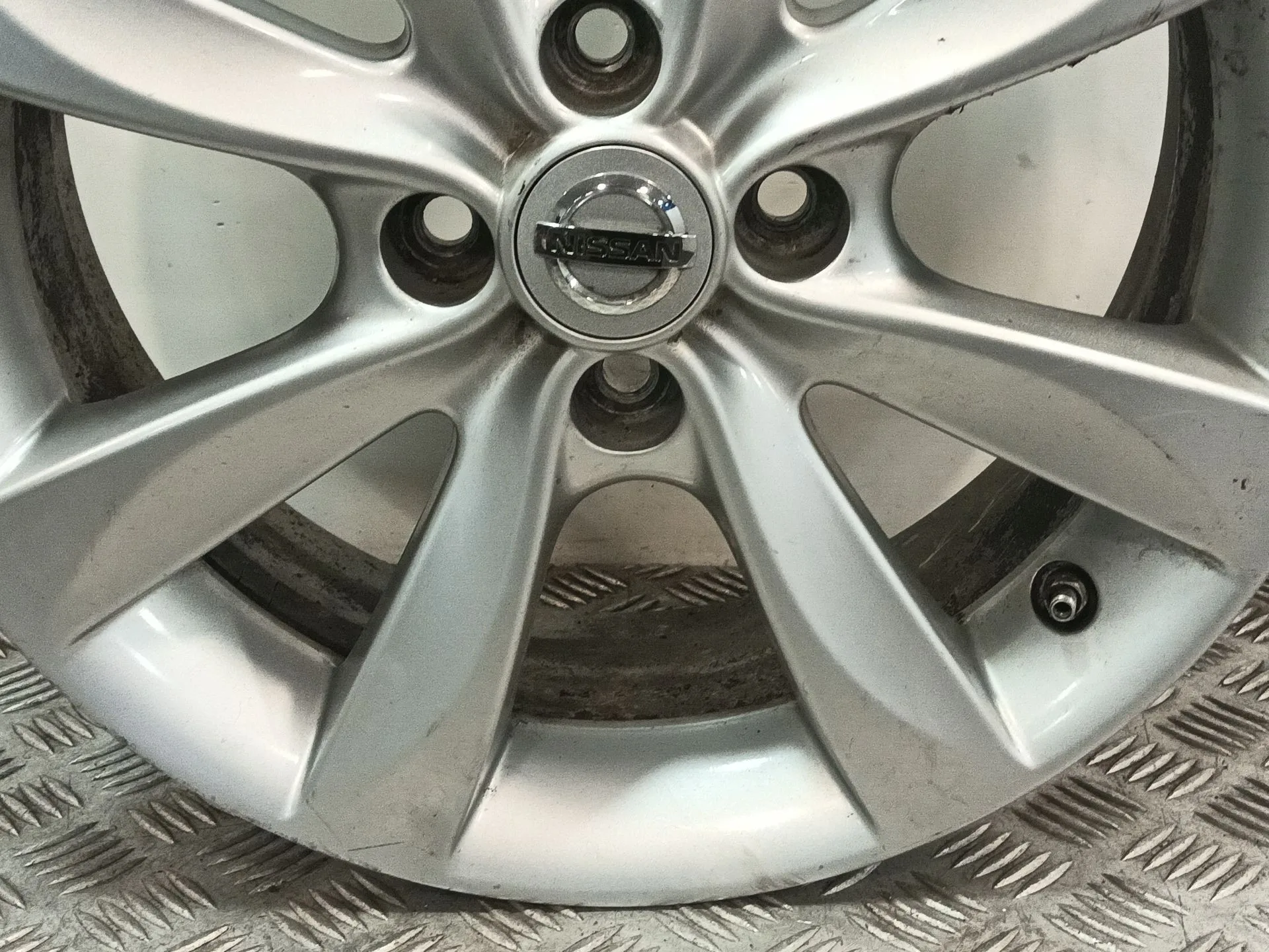 Llanta para Nissan Note (E12)
