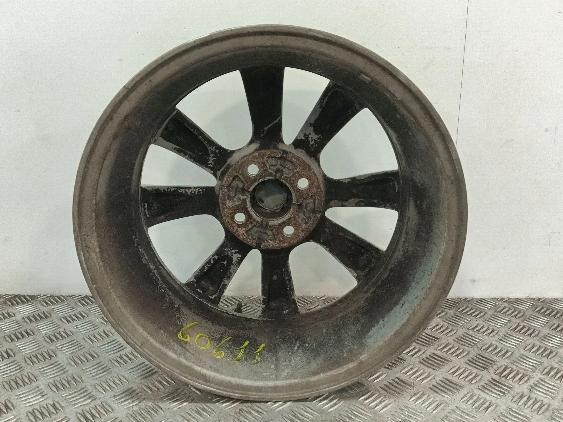 Llanta para Nissan Note (E12)