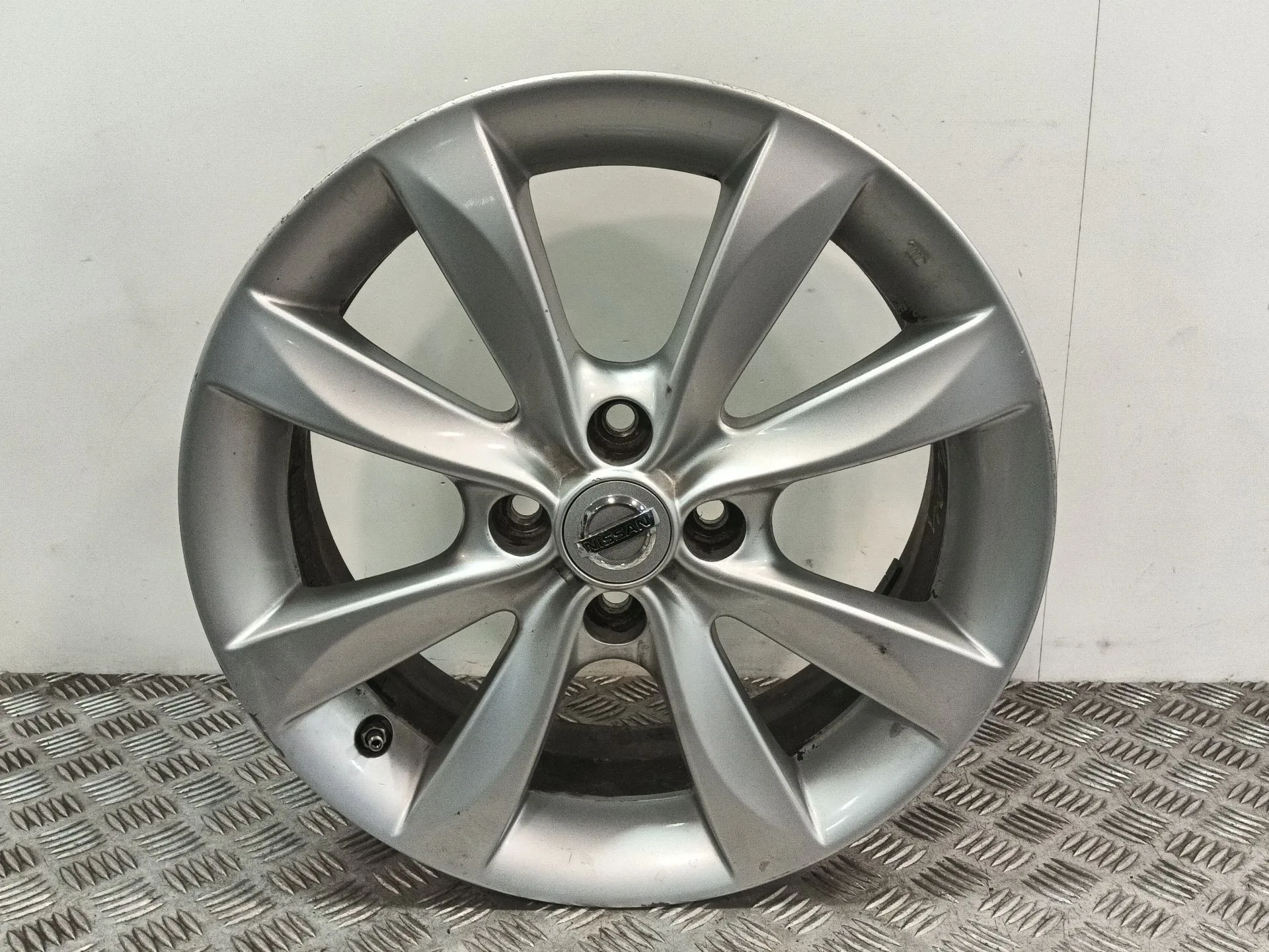 Llanta para Nissan Note (E12)