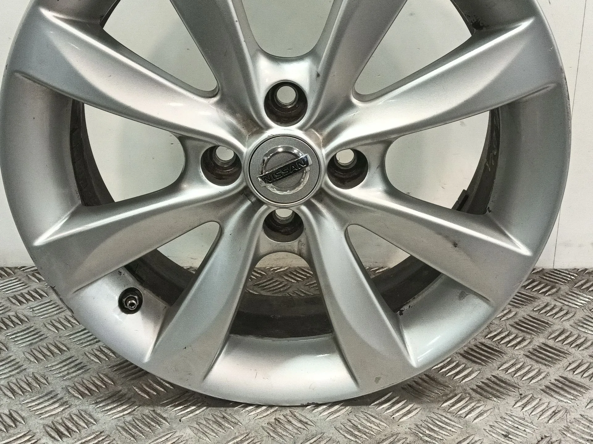 Llanta para Nissan Note (E12)