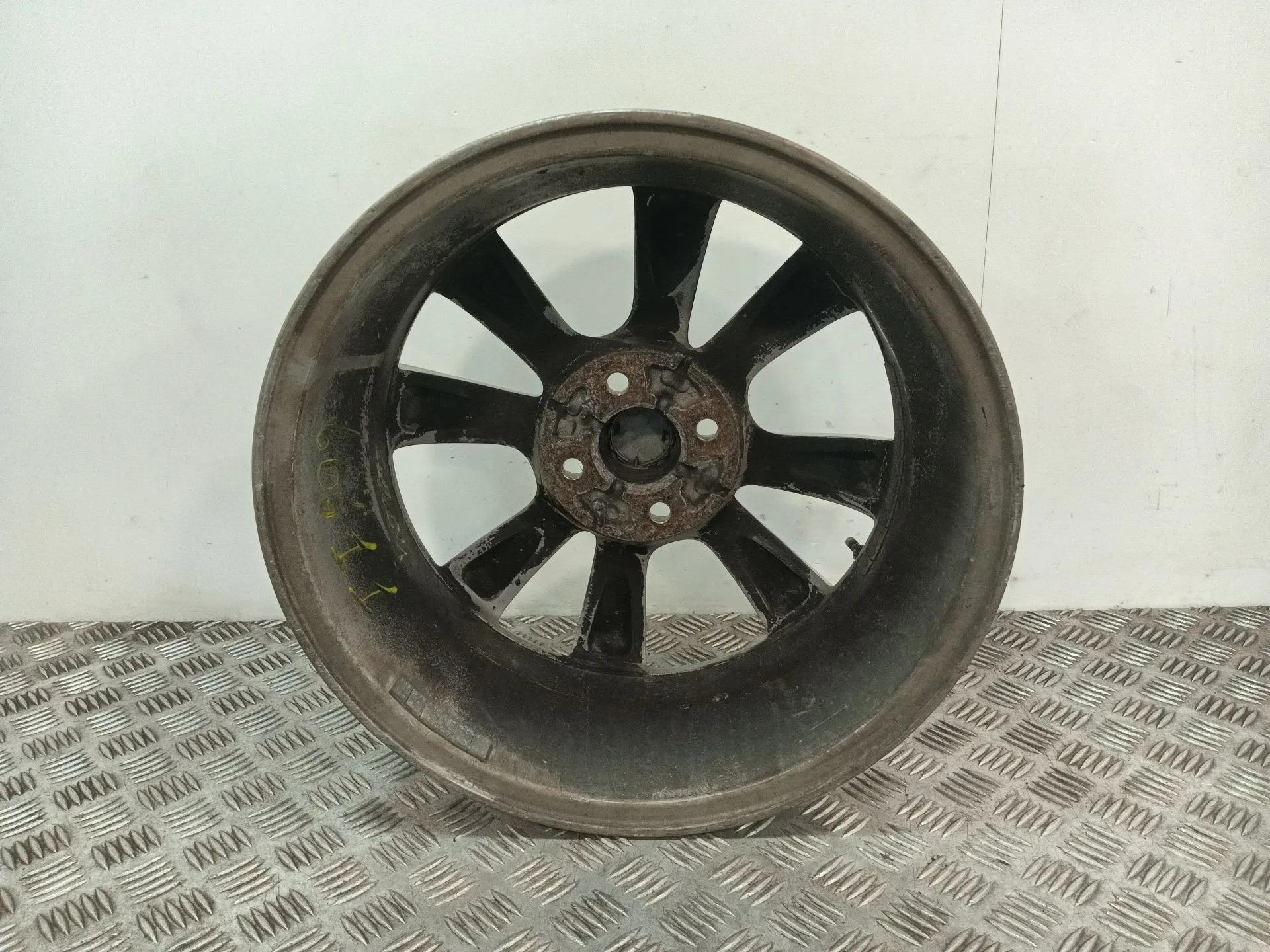 Llanta para Nissan Note (E12)