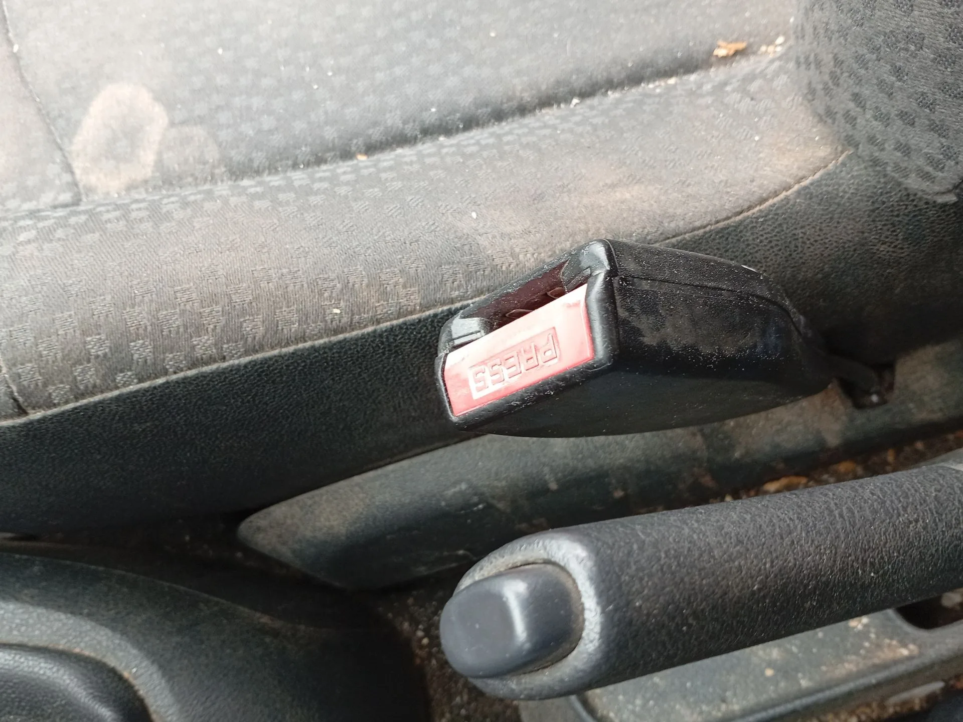 Enganche Cinturon Delantero Derecho para Renault Clio Ii (Bb_, Cb_)
