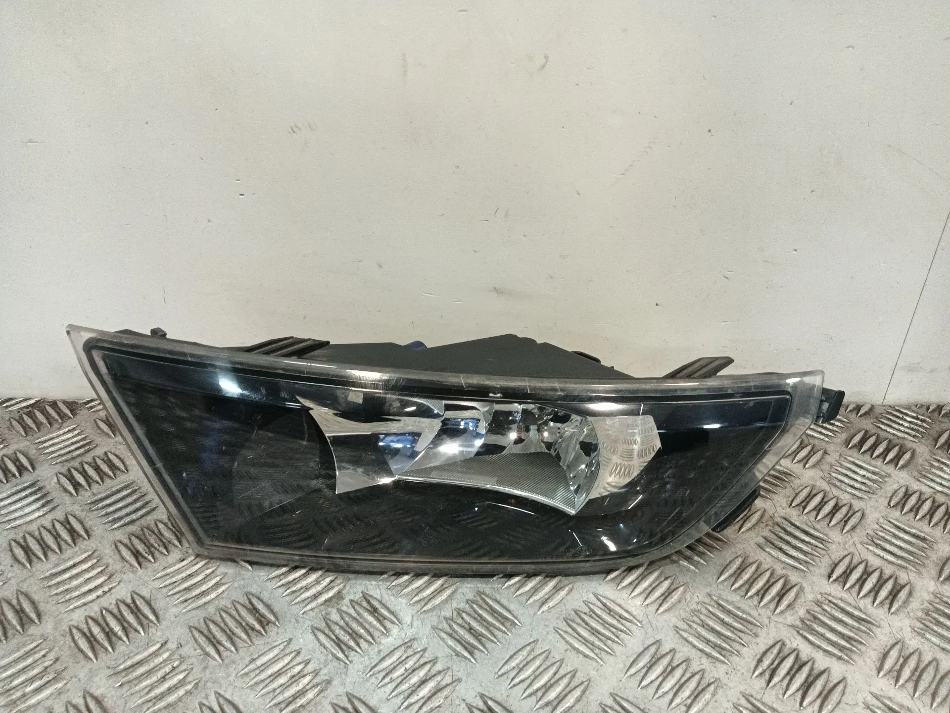 Faro Antiniebla Derecho para Skoda Fabia