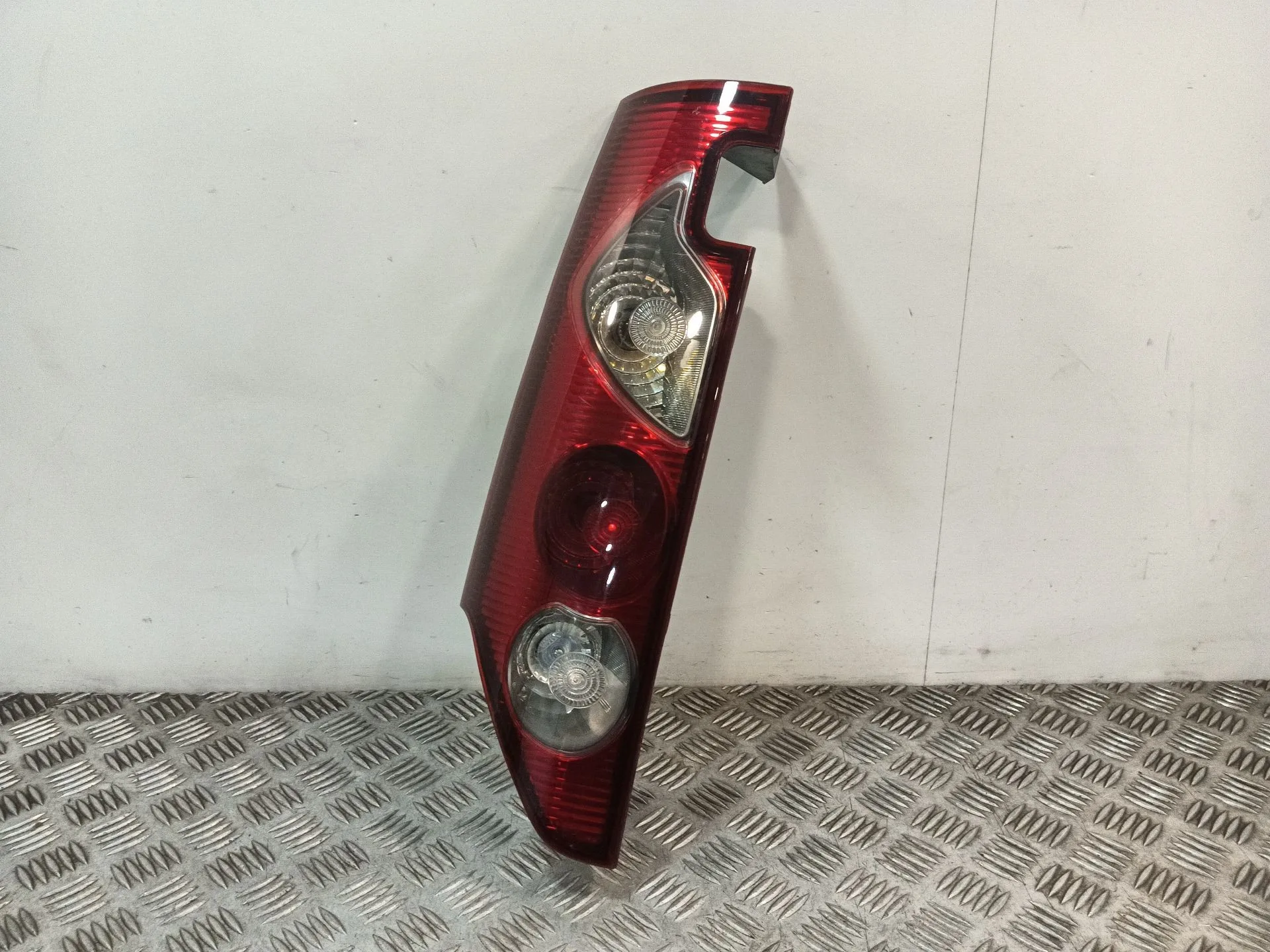 Piloto Trasero Izquierdo para Renault Kangoo Express (Fw0/1_)