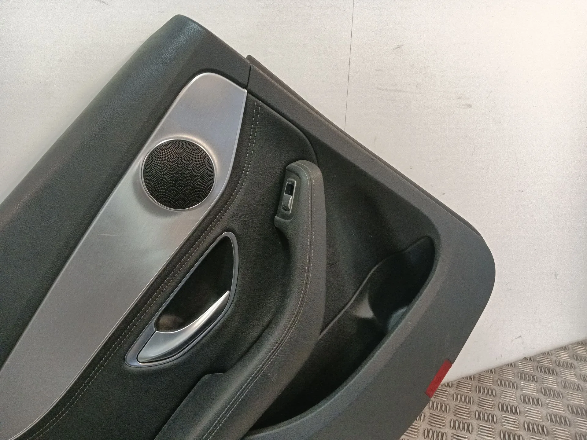 Guarnecido Puerta Trasera Izquierda para Mercedes-Benz Clase C (W205)