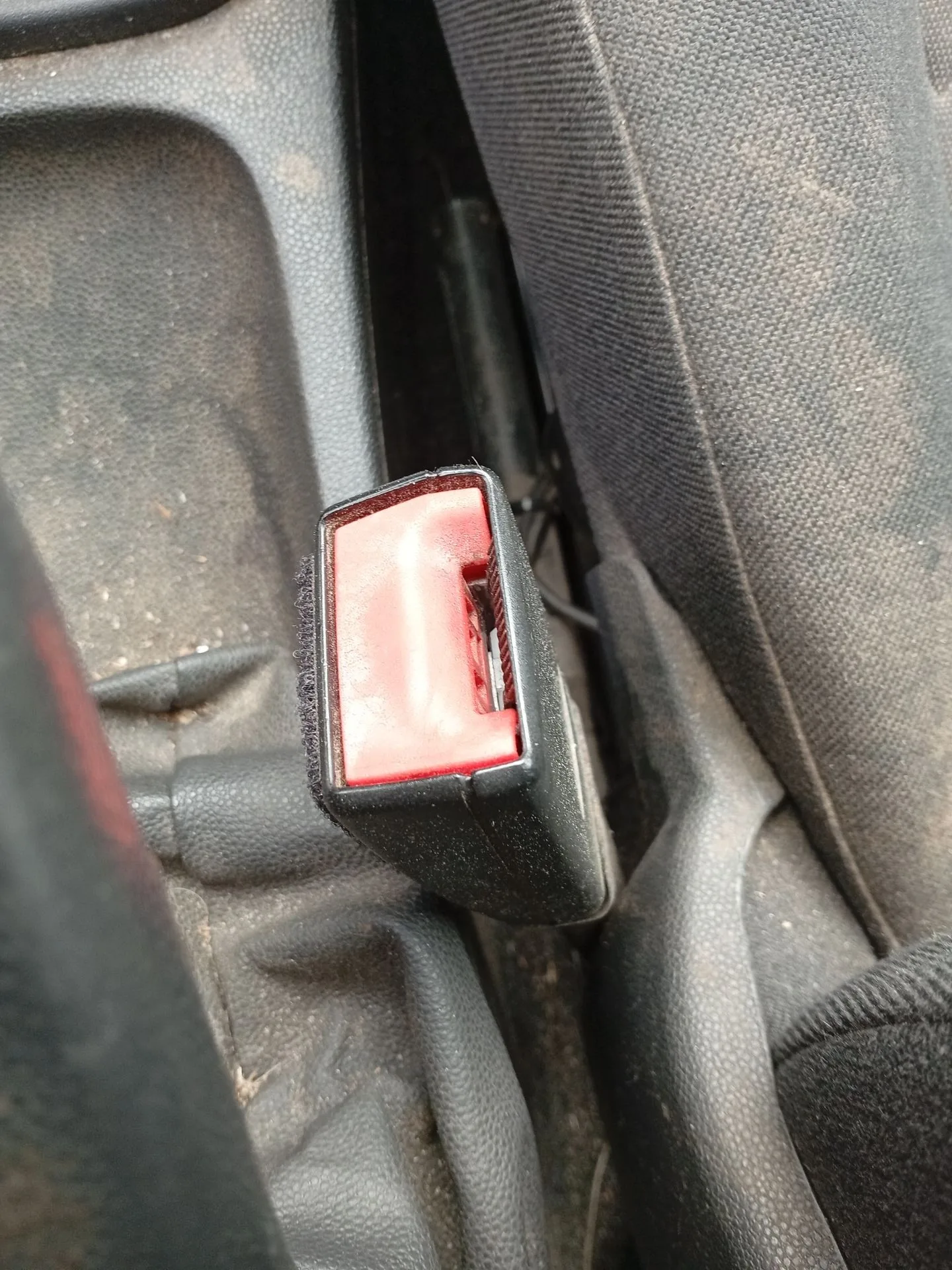Enganche Cinturon Delantero Derecho para Opel Corsa D (S07)