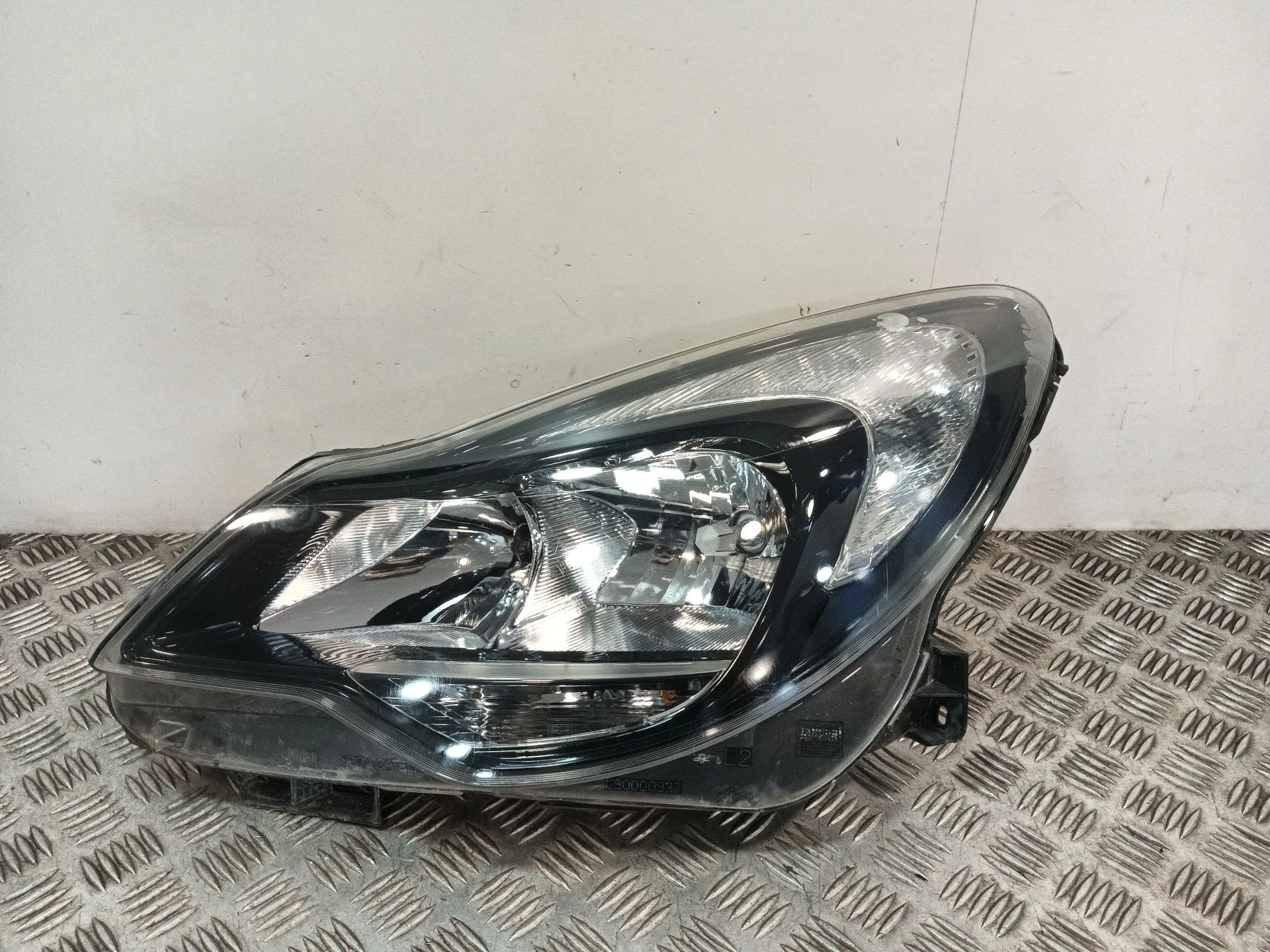 Faro Izquierdo para Opel Corsa D (S07)