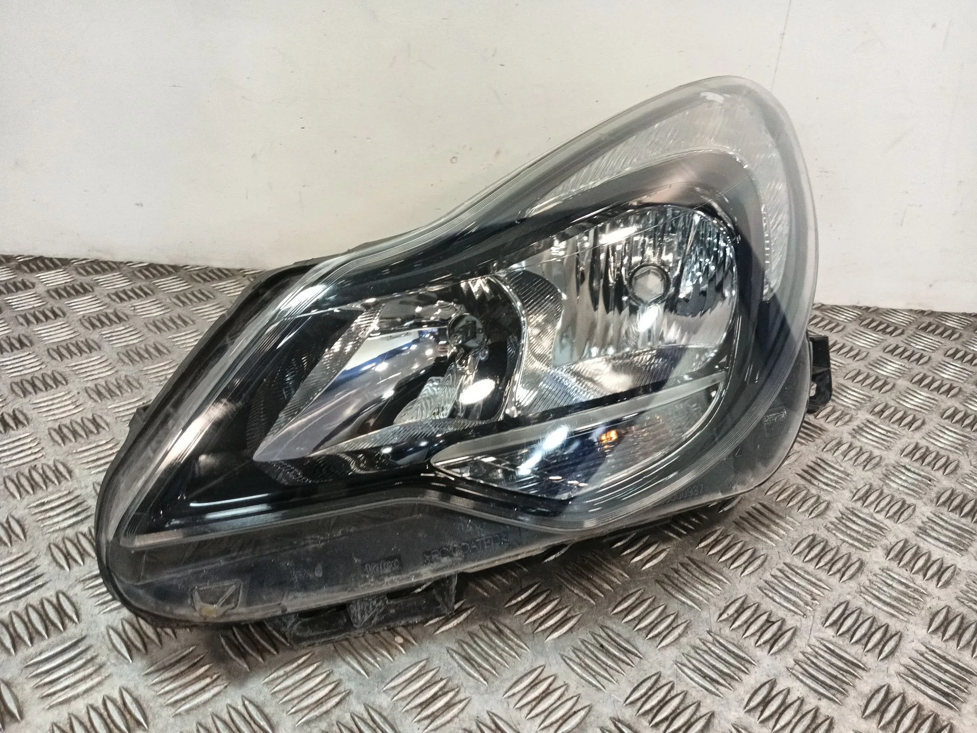 Faro Izquierdo para Opel Corsa D (S07)