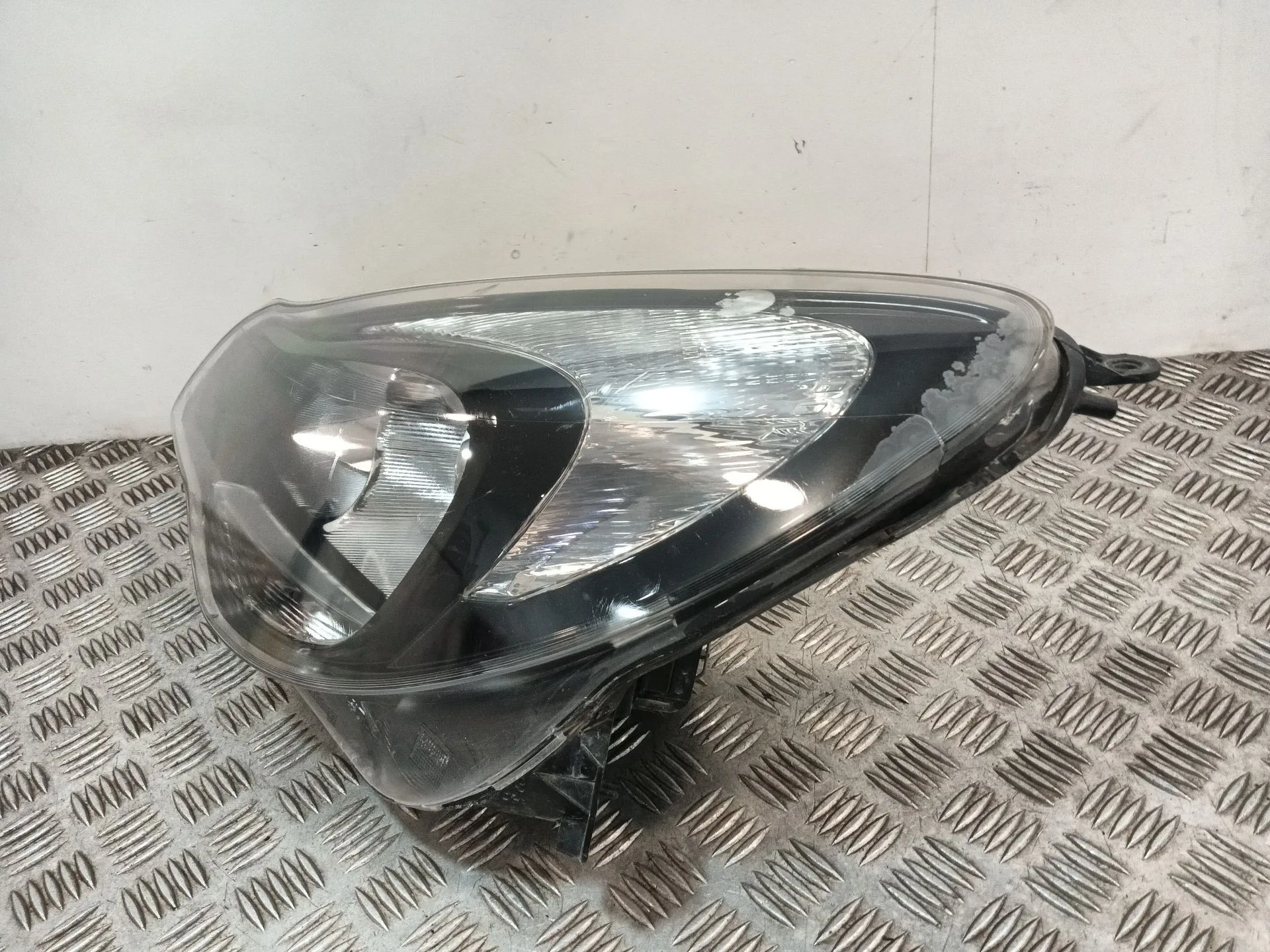 Faro Izquierdo para Opel Corsa D (S07)