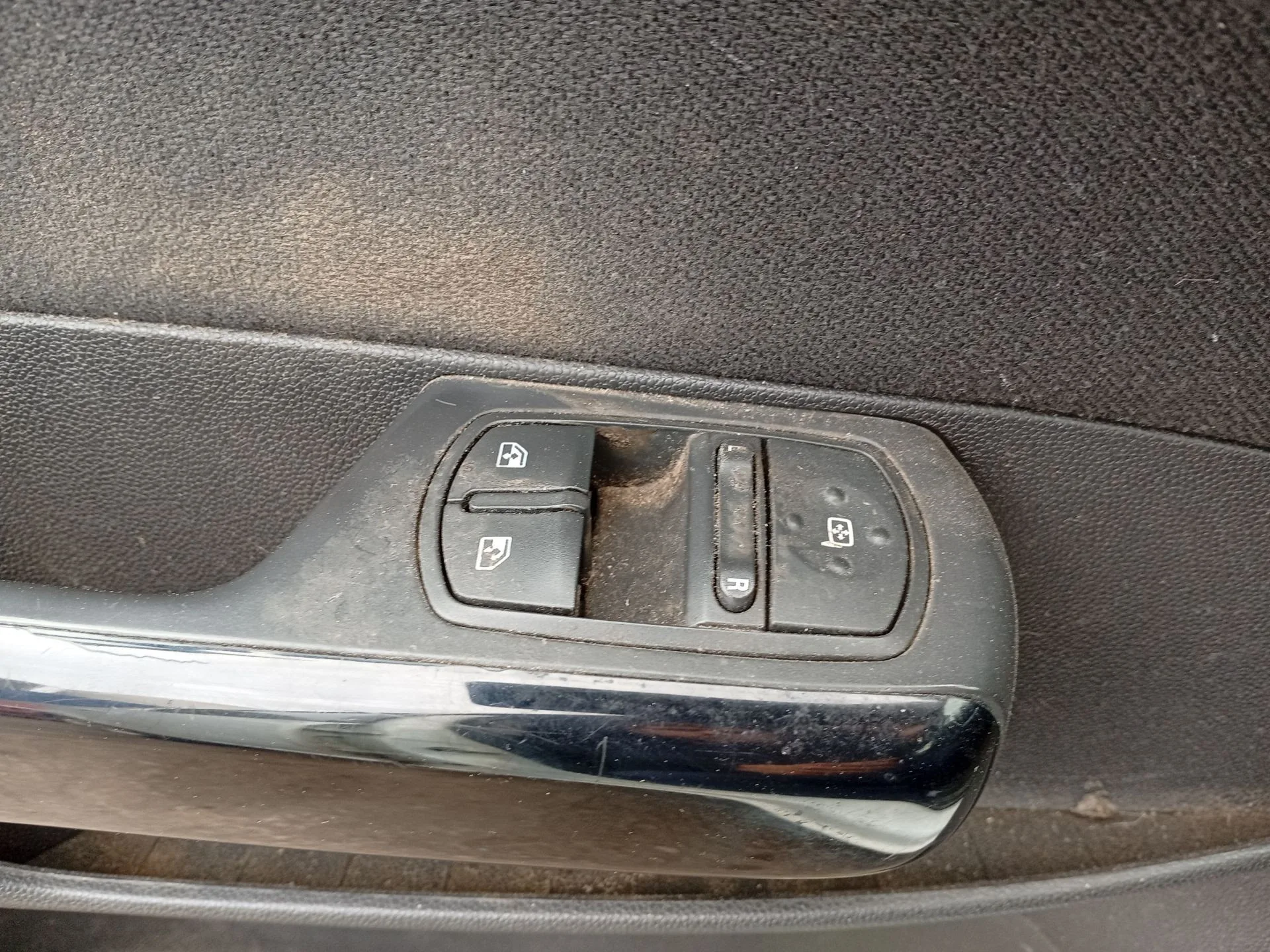 Mando Elevalunas Delantero Izquierdo para Opel Corsa D (S07)