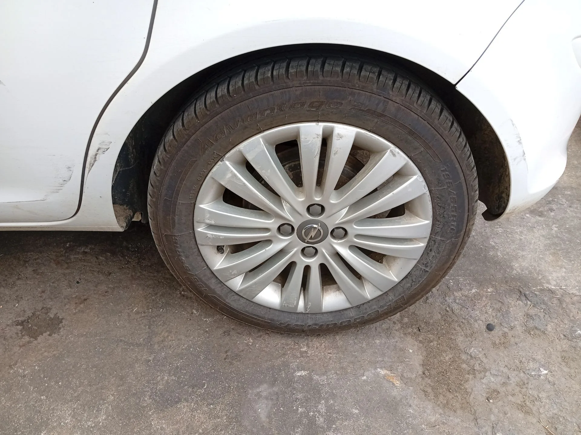 Mangueta Trasera Izquierda para Opel Corsa D (S07)