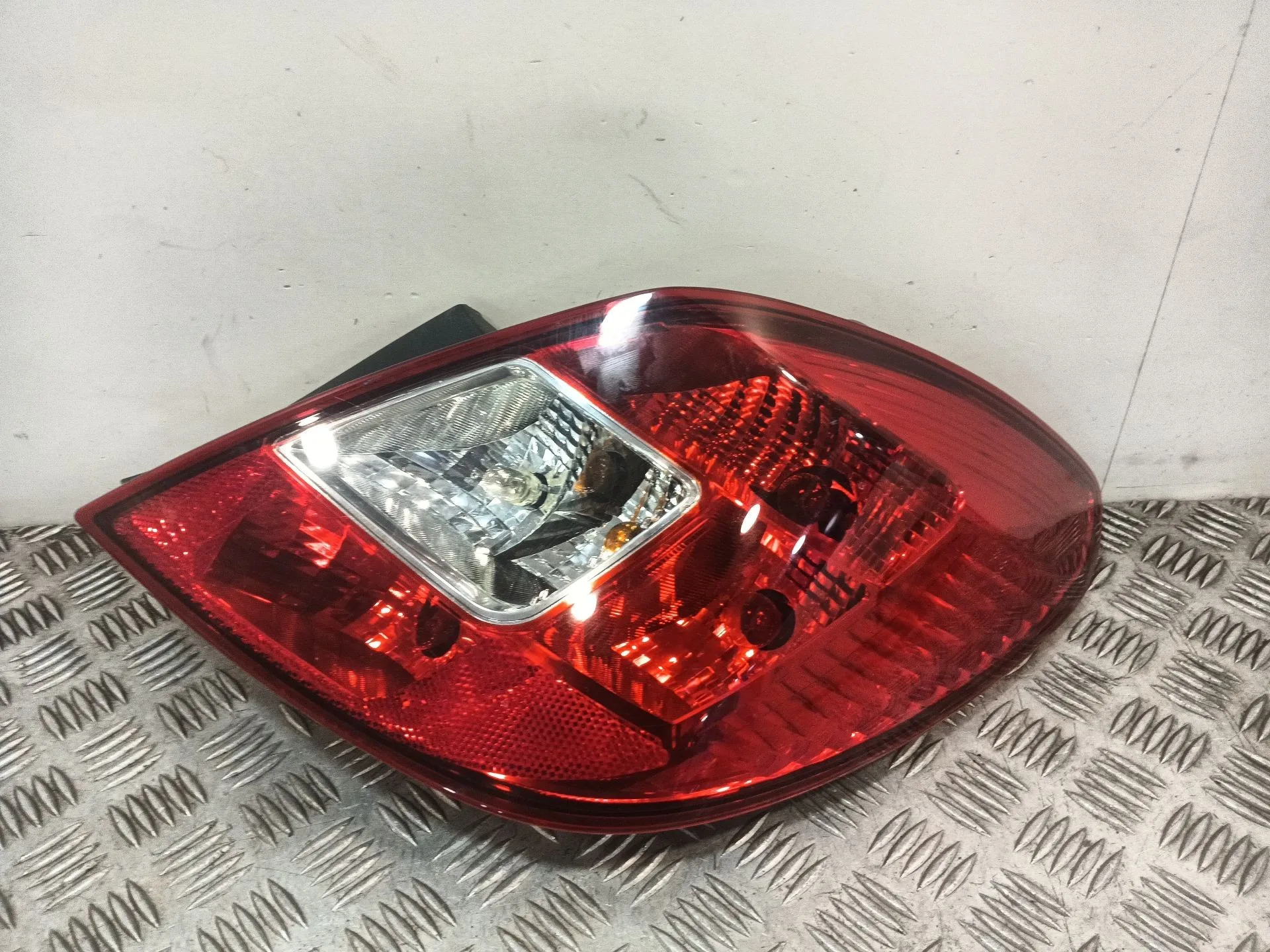Piloto Trasero Derecho para Opel Corsa D (S07)