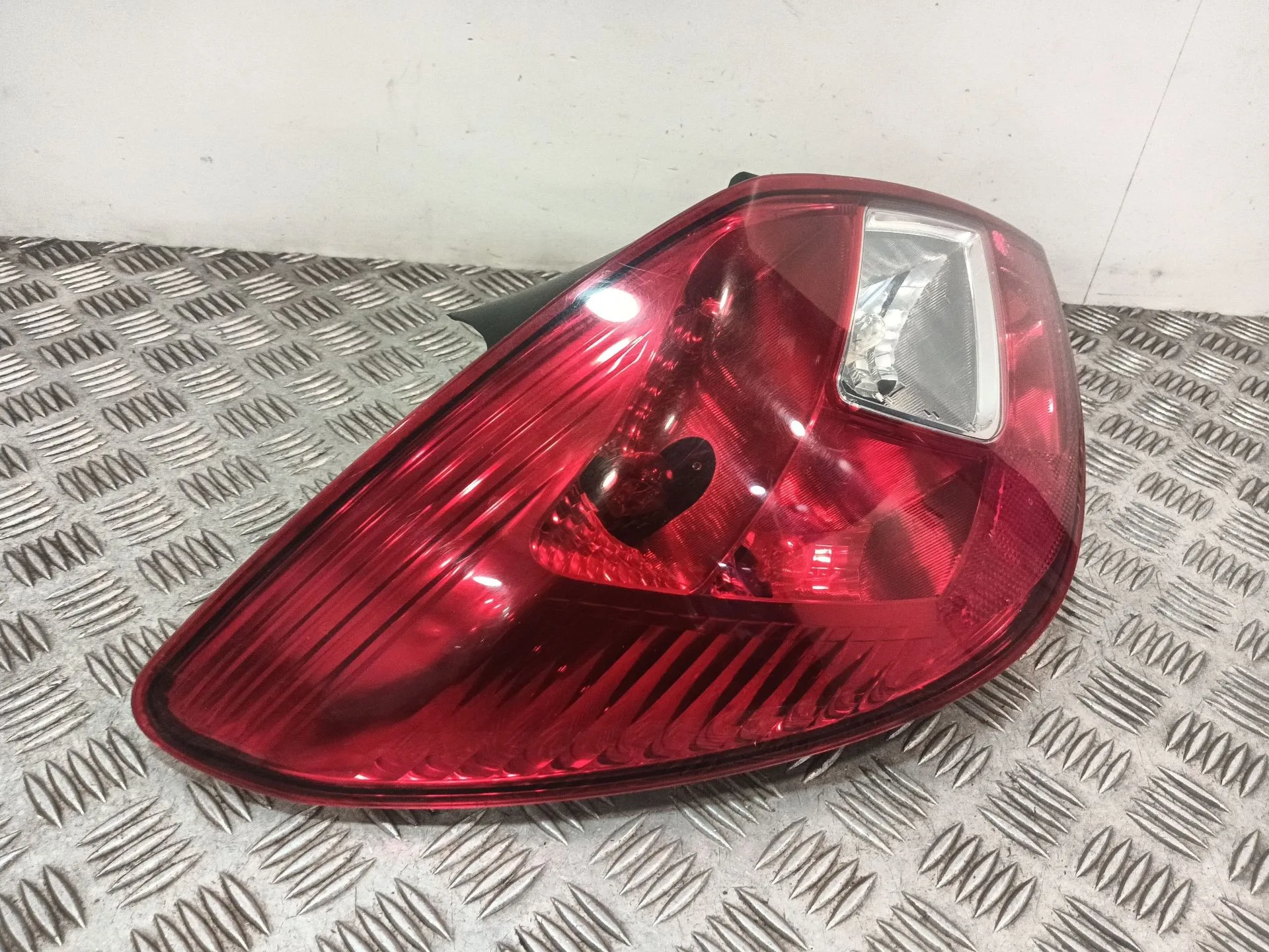 Piloto Trasero Izquierdo para Opel Corsa D (S07)