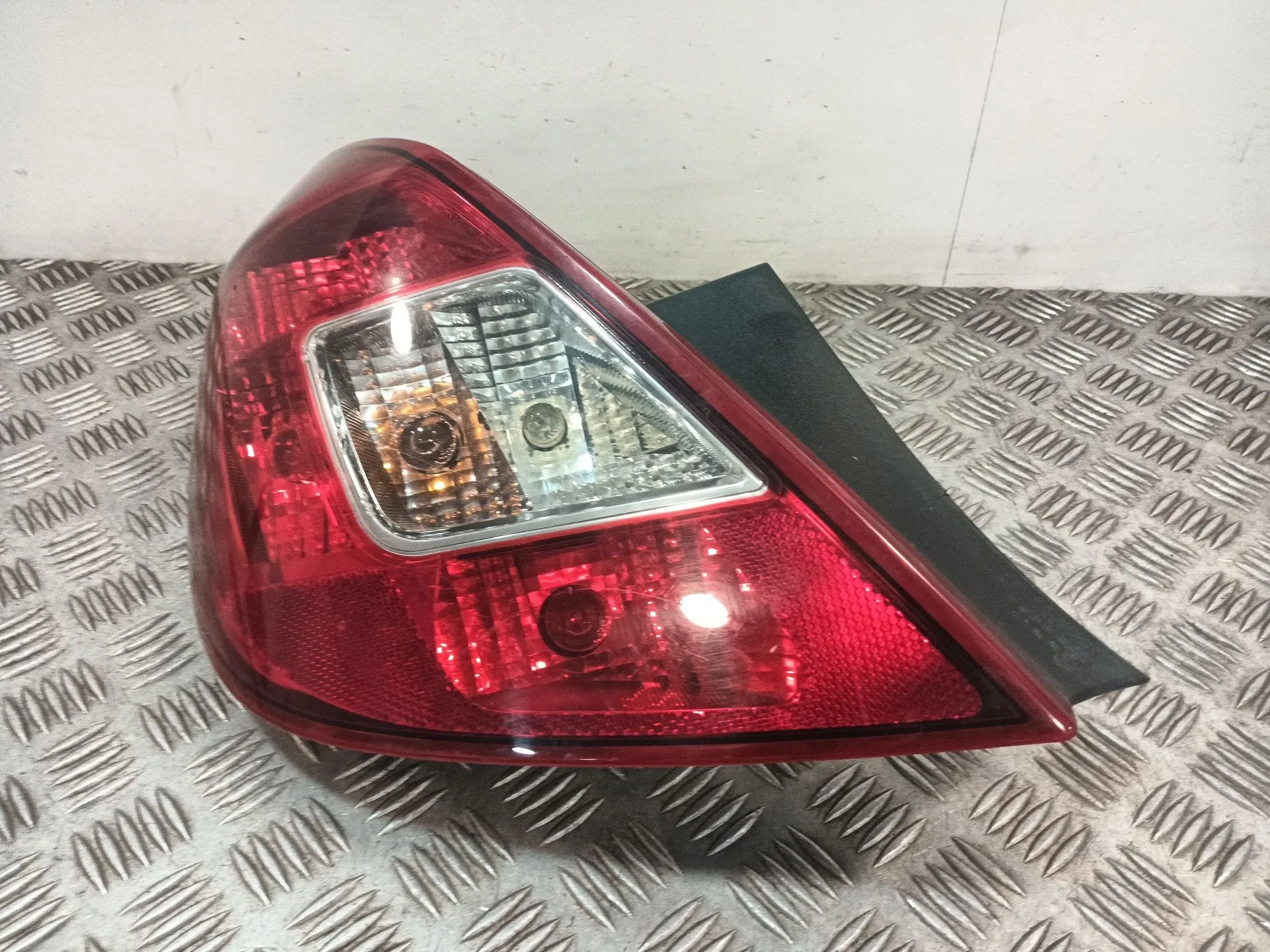 Piloto Trasero Izquierdo para Opel Corsa D (S07)