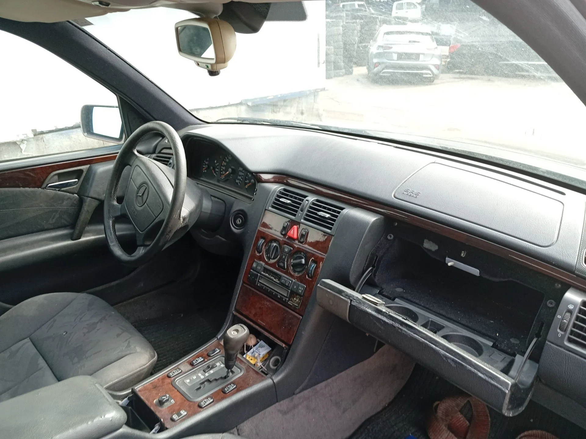 Caja Reles / Fusibles para Mercedes-Benz Clase E (W210)