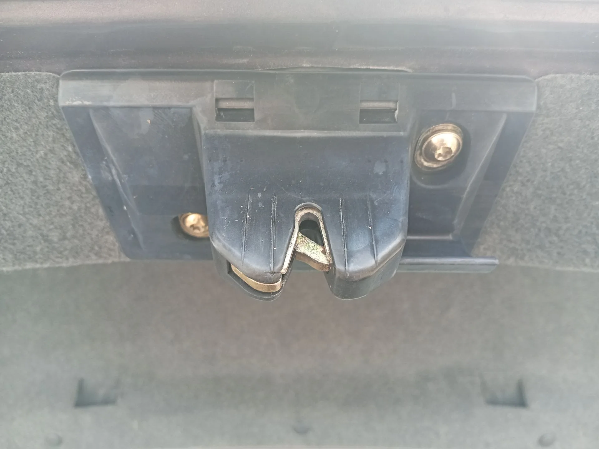 Cerradura Maletero / Porton para Mercedes-Benz Clase E (W210)