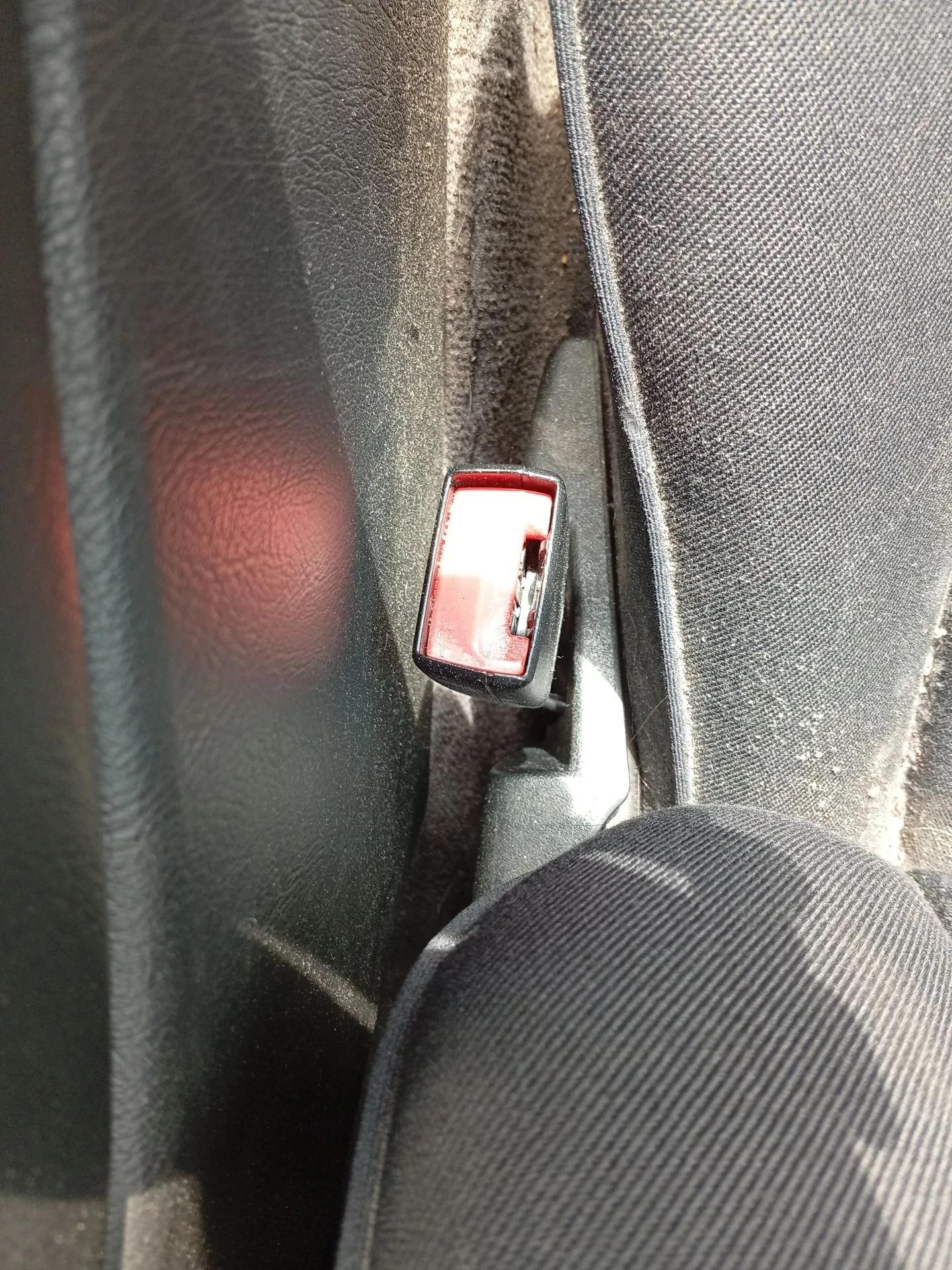 Enganche Cinturon Delantero Derecho para Mercedes-Benz Clase E (W210)