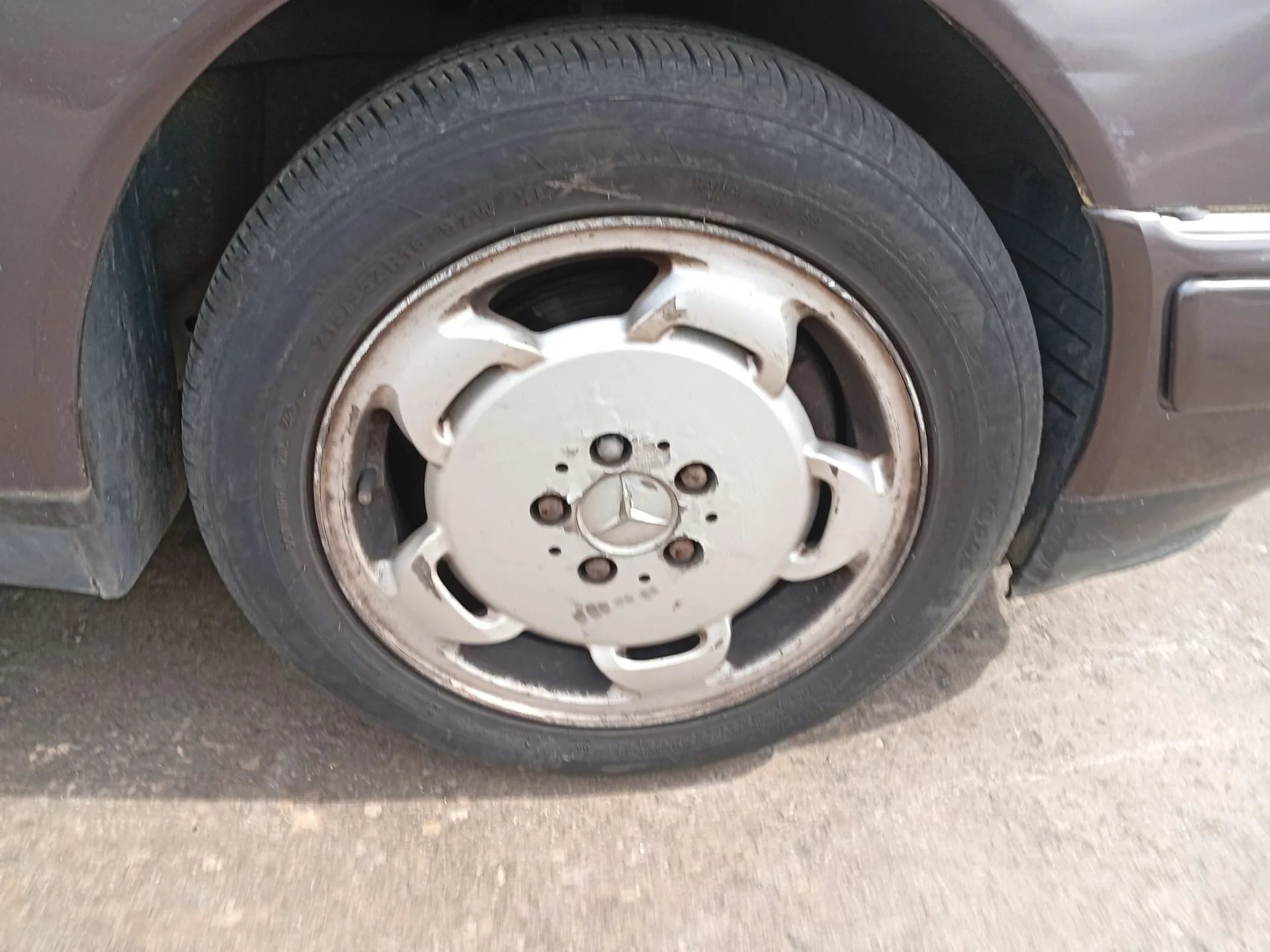 Mangueta Delantera Derecha para Mercedes-Benz Clase E (W210)
