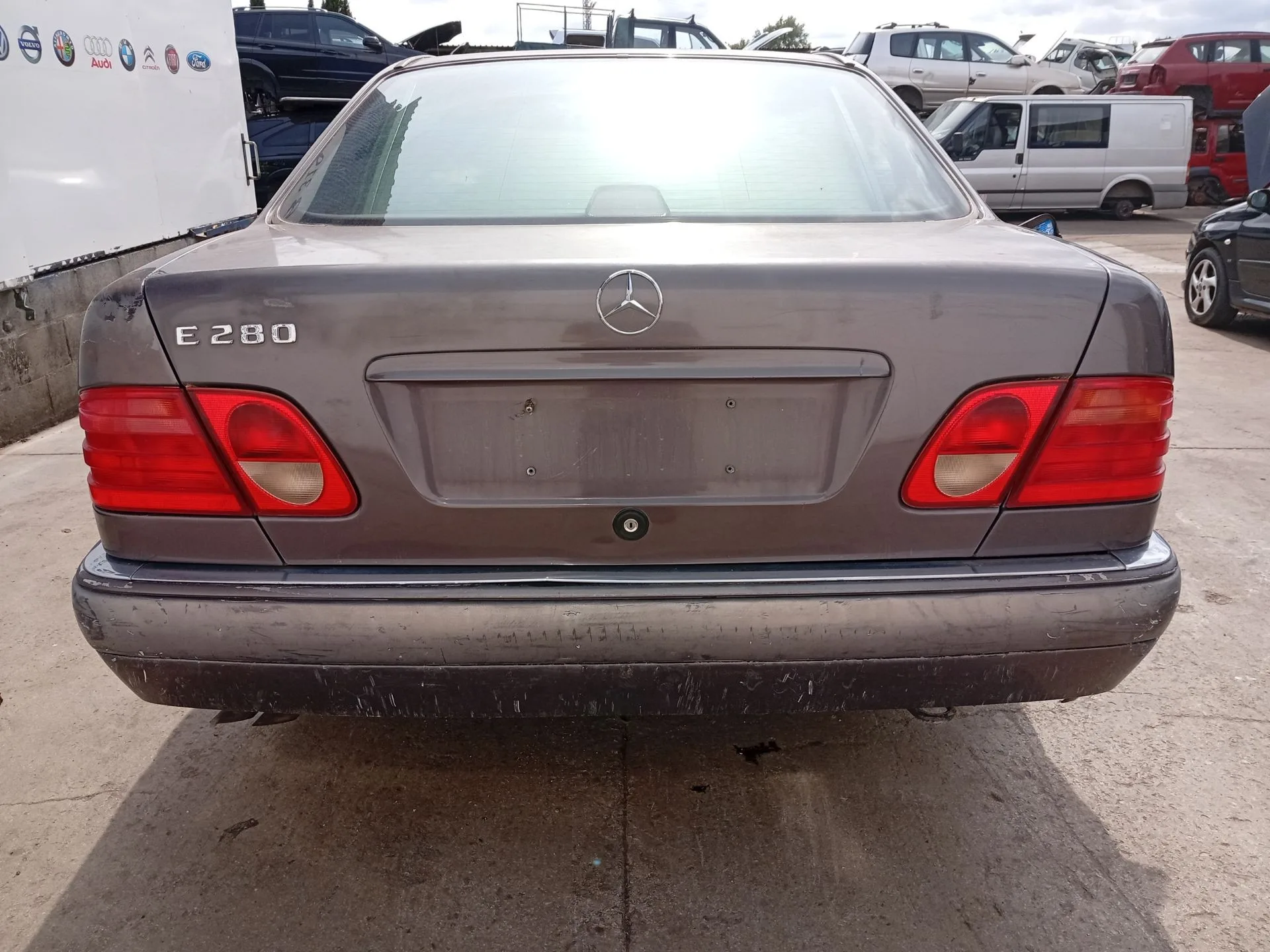 Paragolpes Trasero para Mercedes-Benz Clase E (W210)