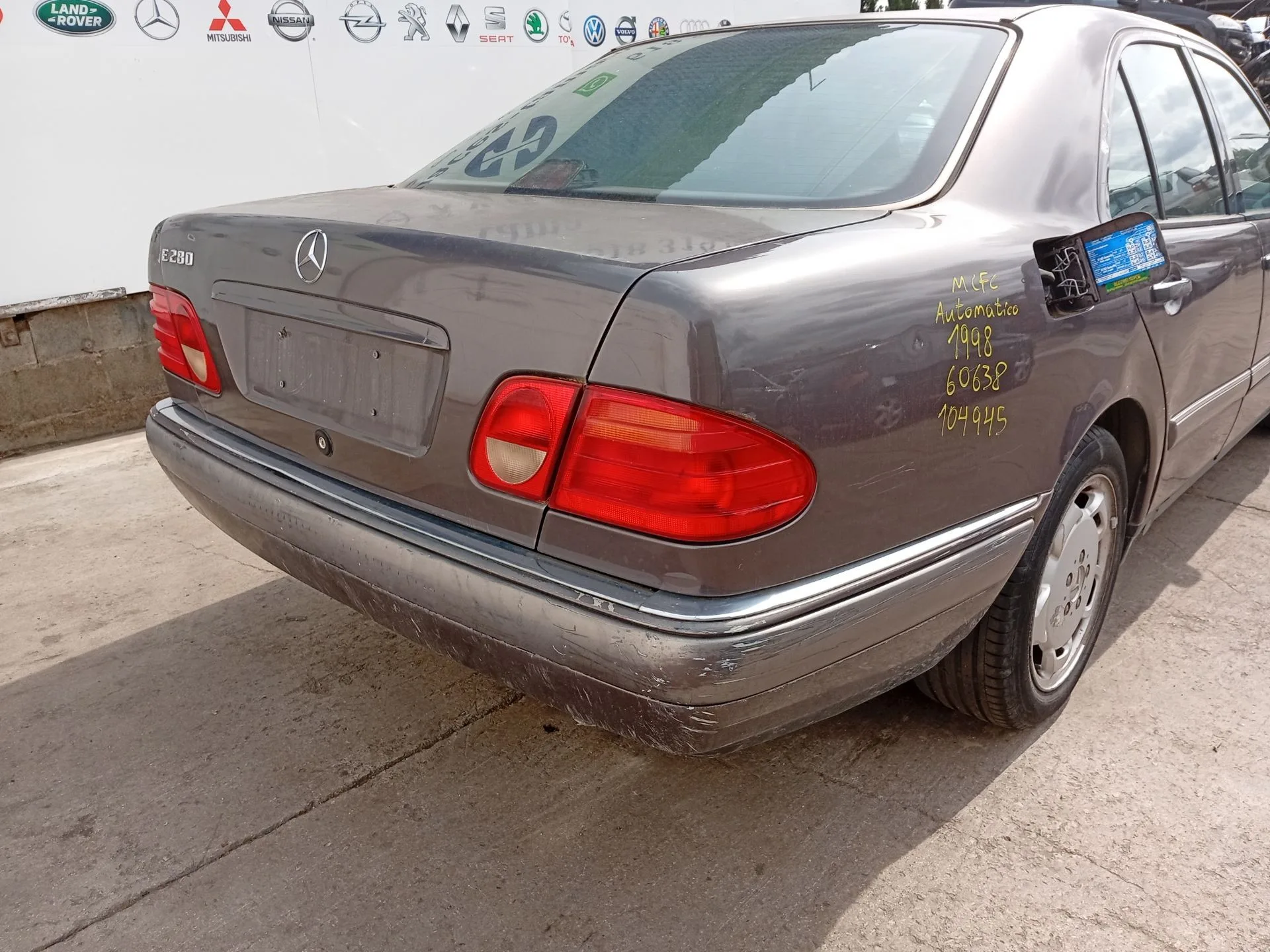 Paragolpes Trasero para Mercedes-Benz Clase E (W210)