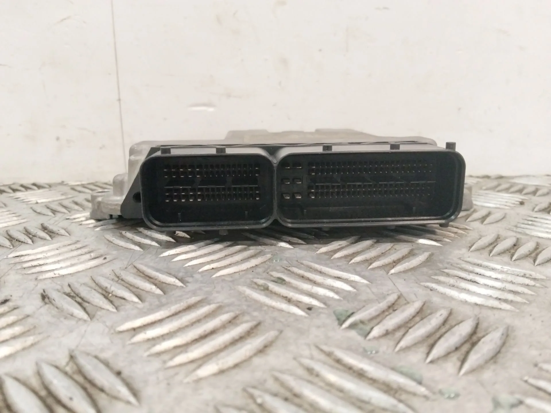 Centralita Motor Uce para Kia Carens Iv