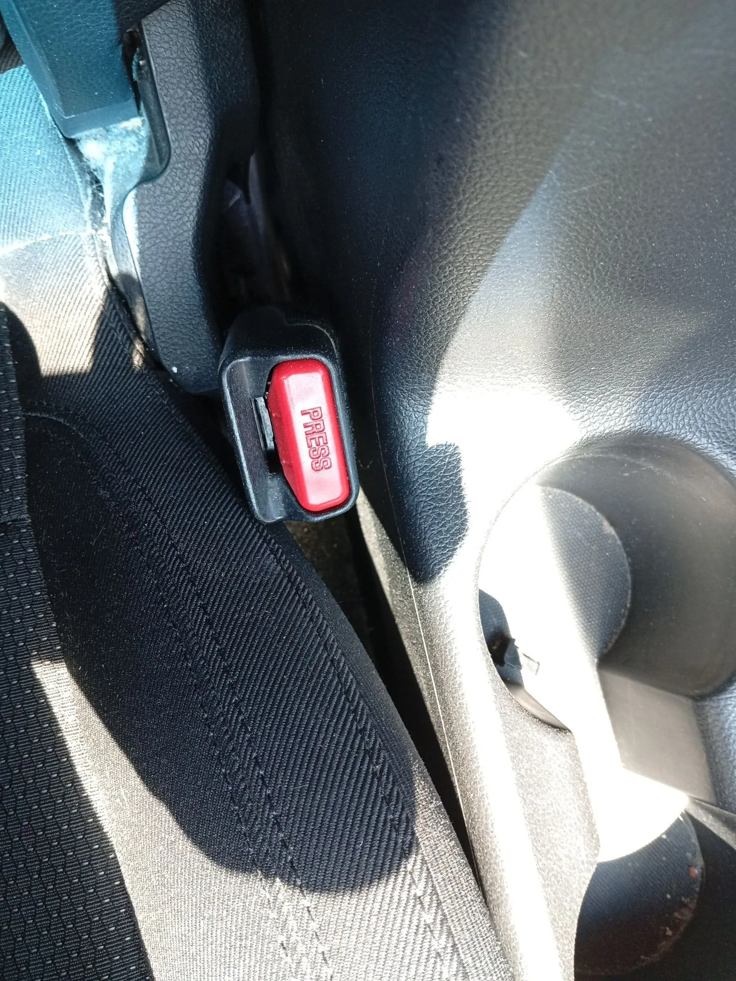 Enganche Cinturon Delantero Derecho para Kia Carens Iv