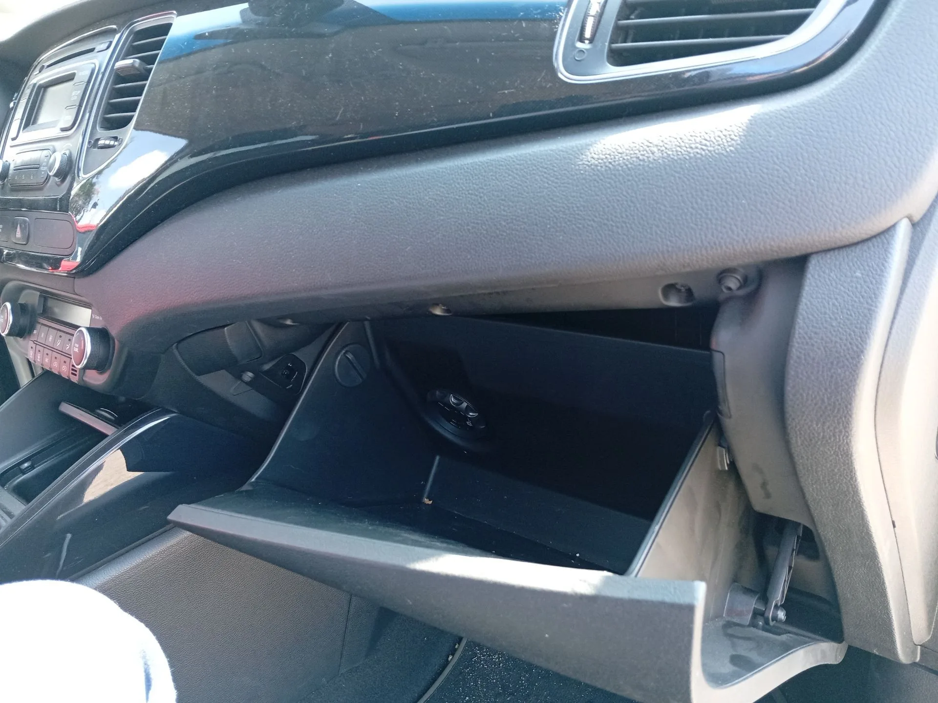 Guantera para Kia Carens Iv