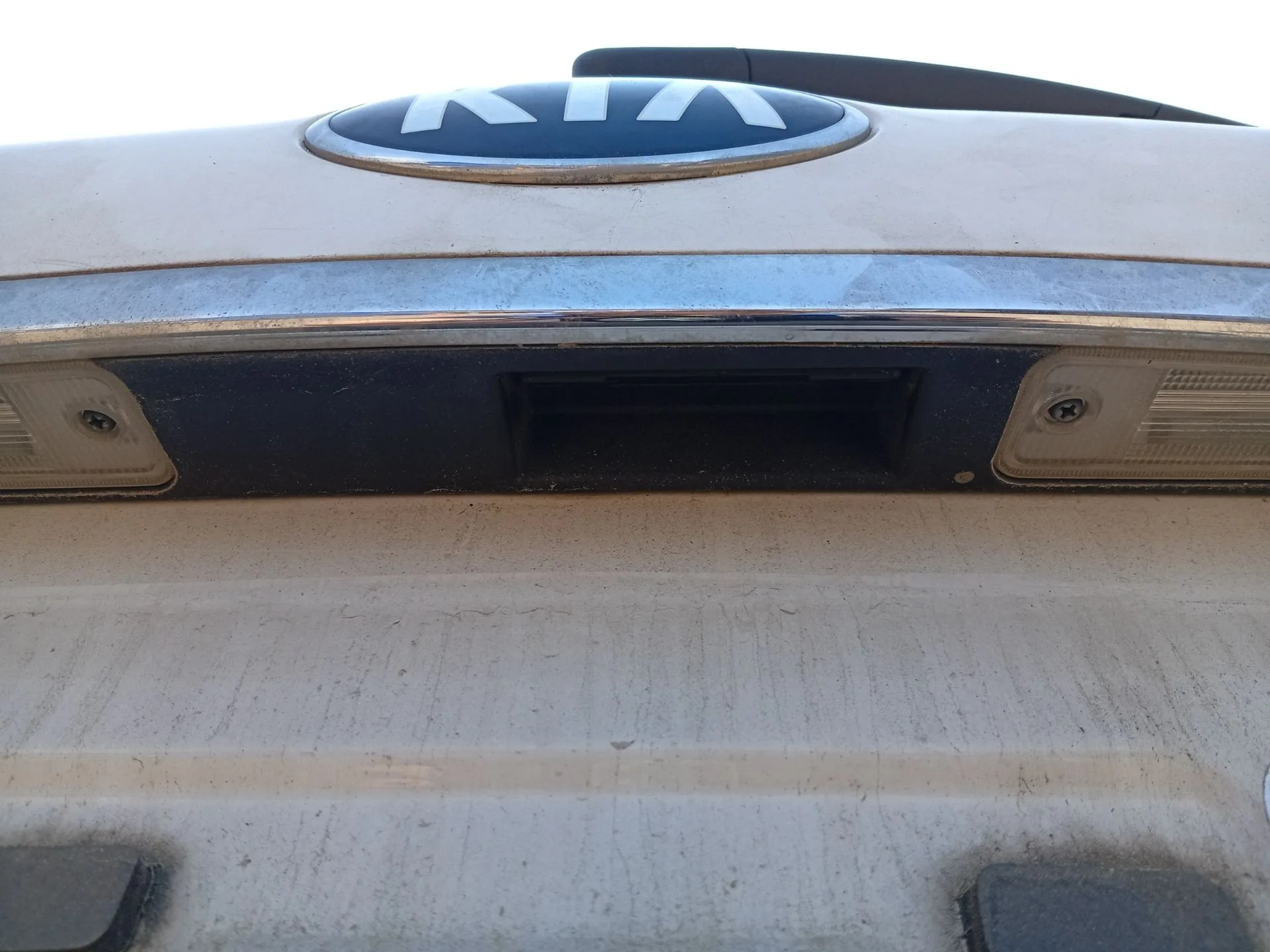 Maneta Exterior Porton para Kia Carens Iv