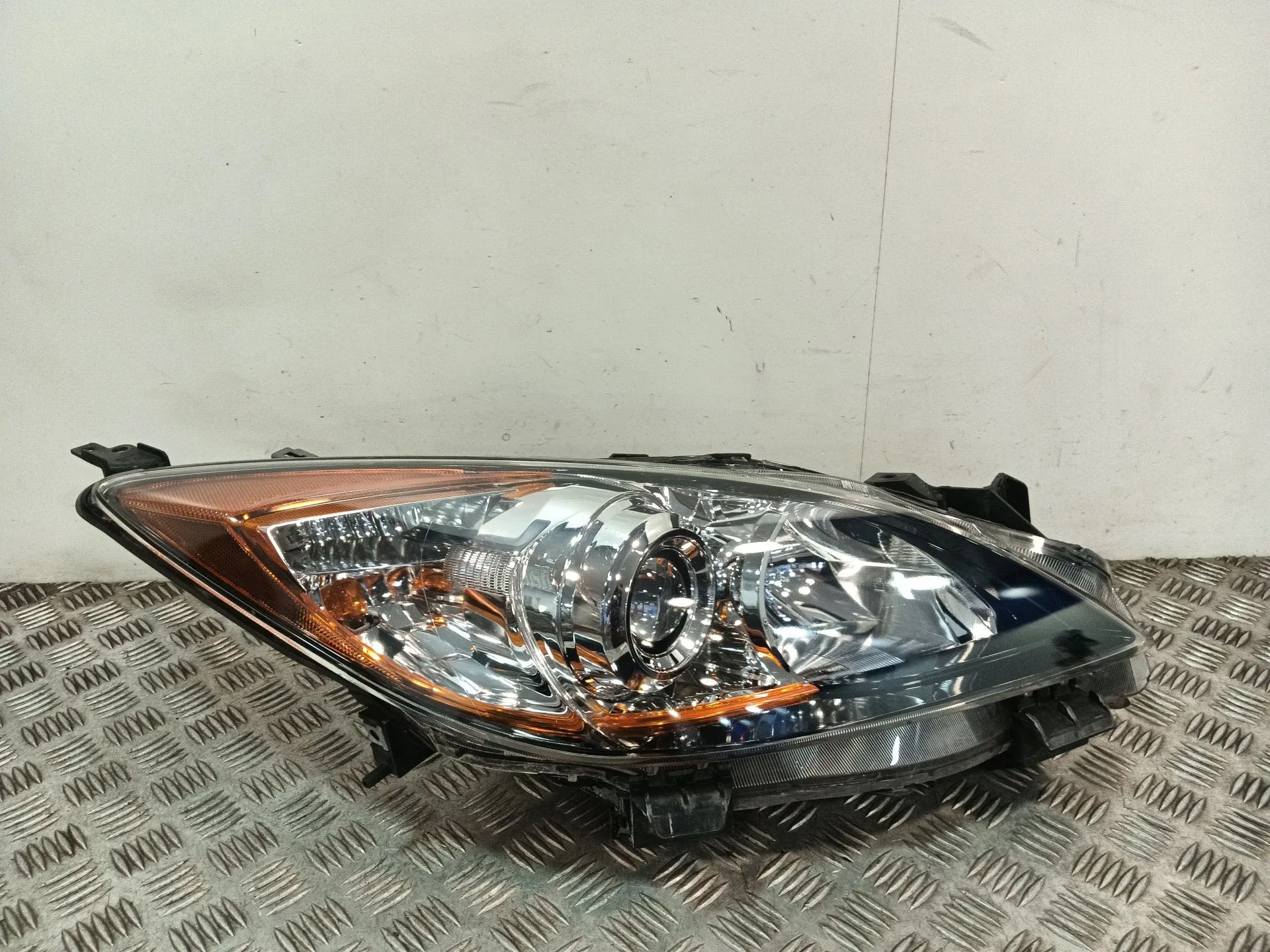 Faro Derecho para Mazda 3 Sedan (Bl)